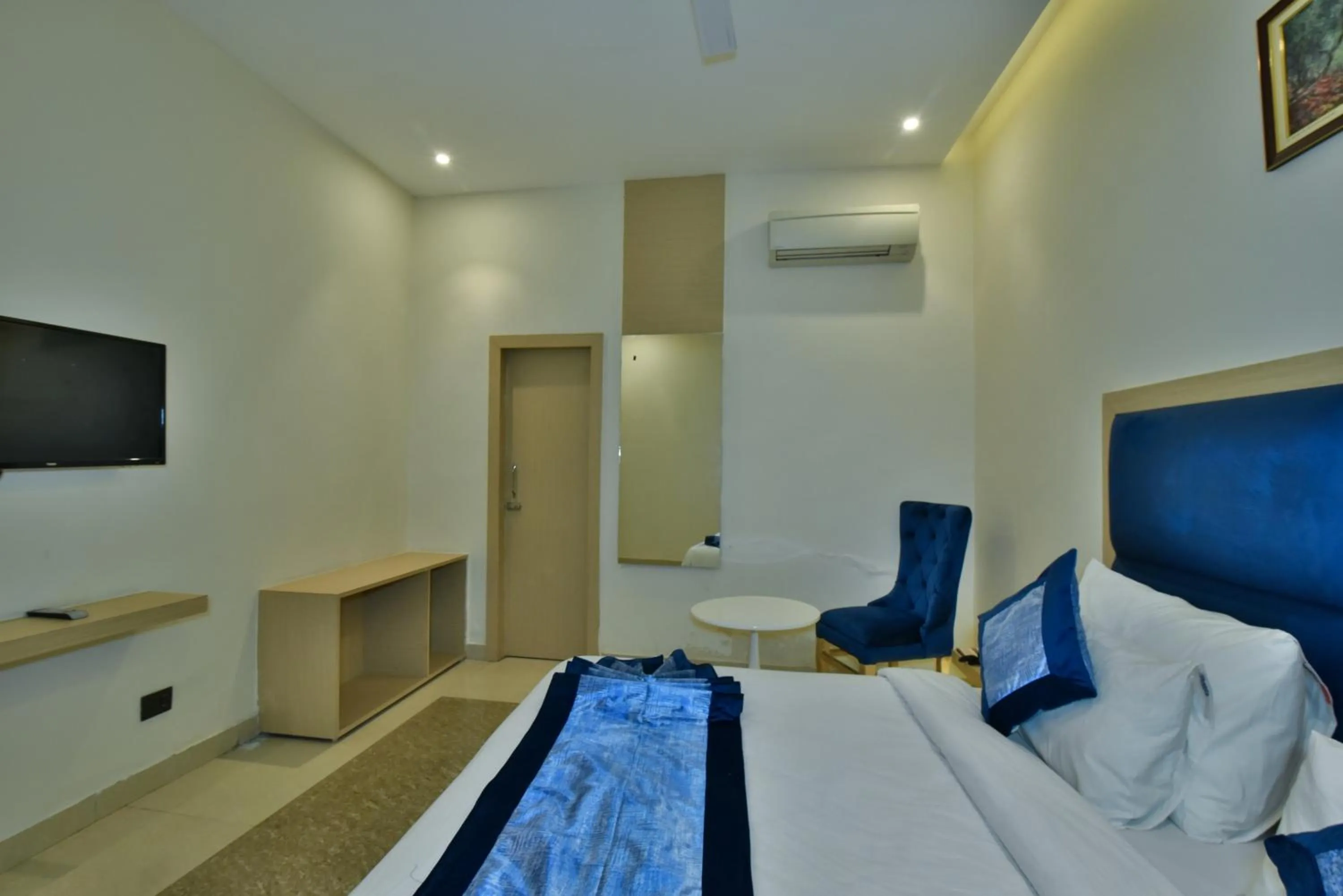 Photo of the whole room, Bed in Hotel Puri Palace