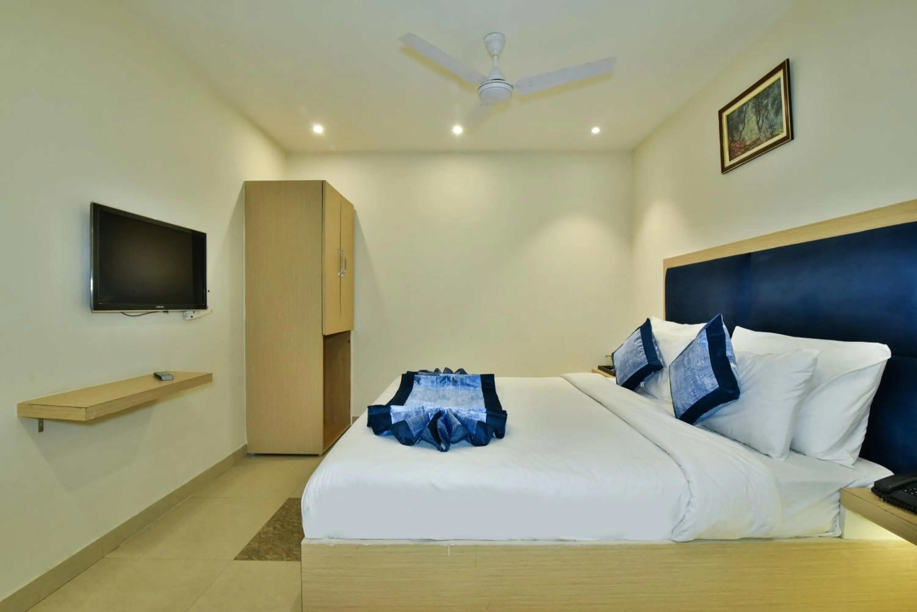 Photo of the whole room, Bed in Hotel Puri Palace