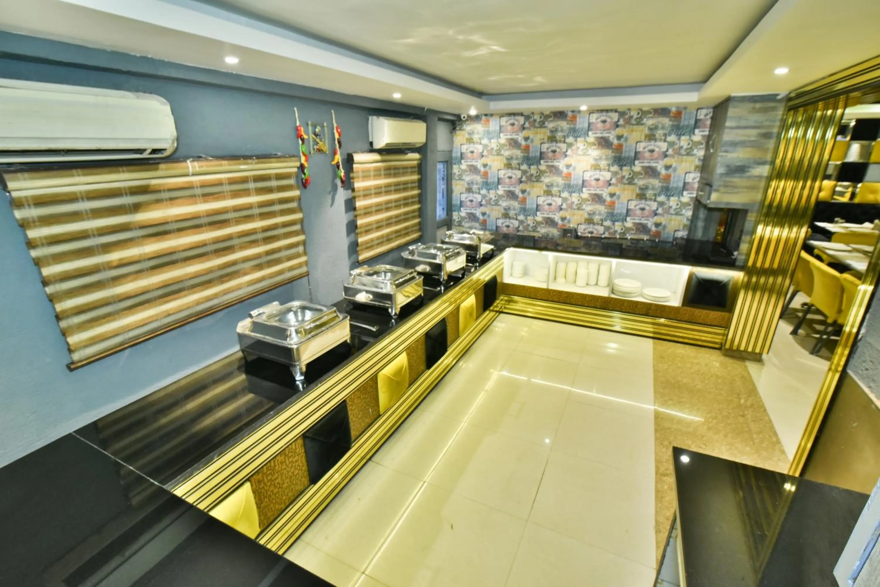 Kitchen or kitchenette in Hotel Puri Palace