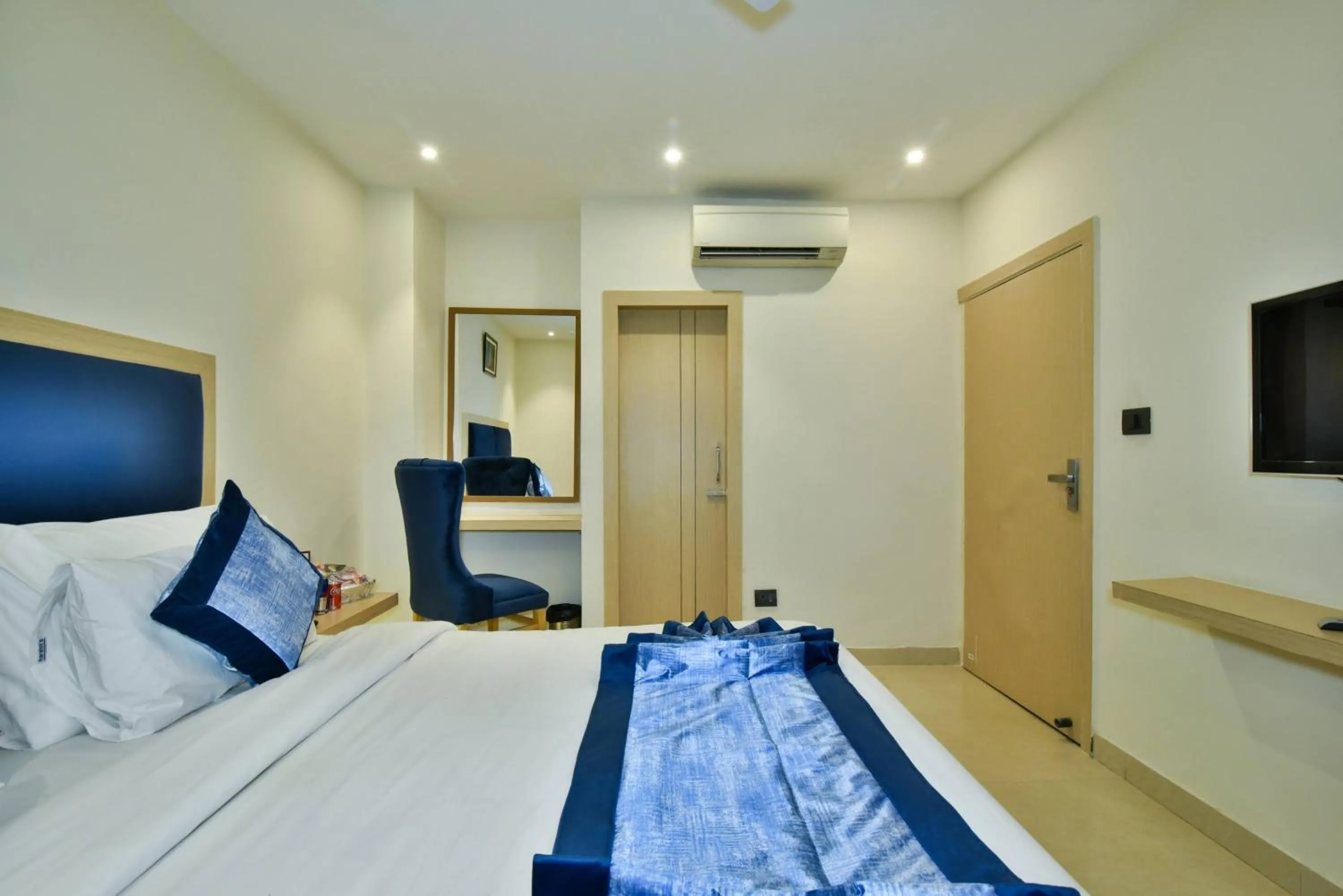 Photo of the whole room, Bed in Hotel Puri Palace