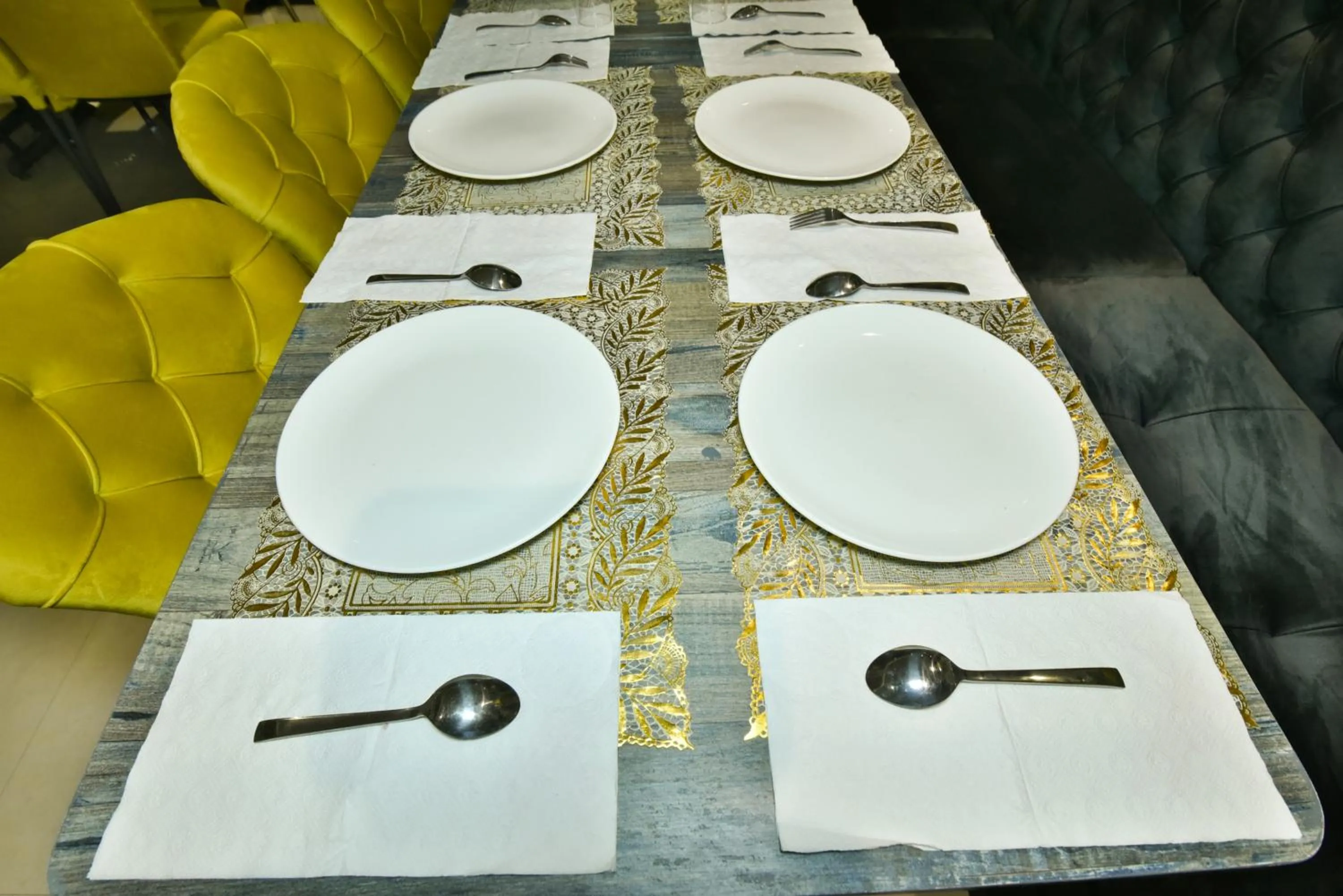 Restaurant/places to eat in Hotel Puri Palace