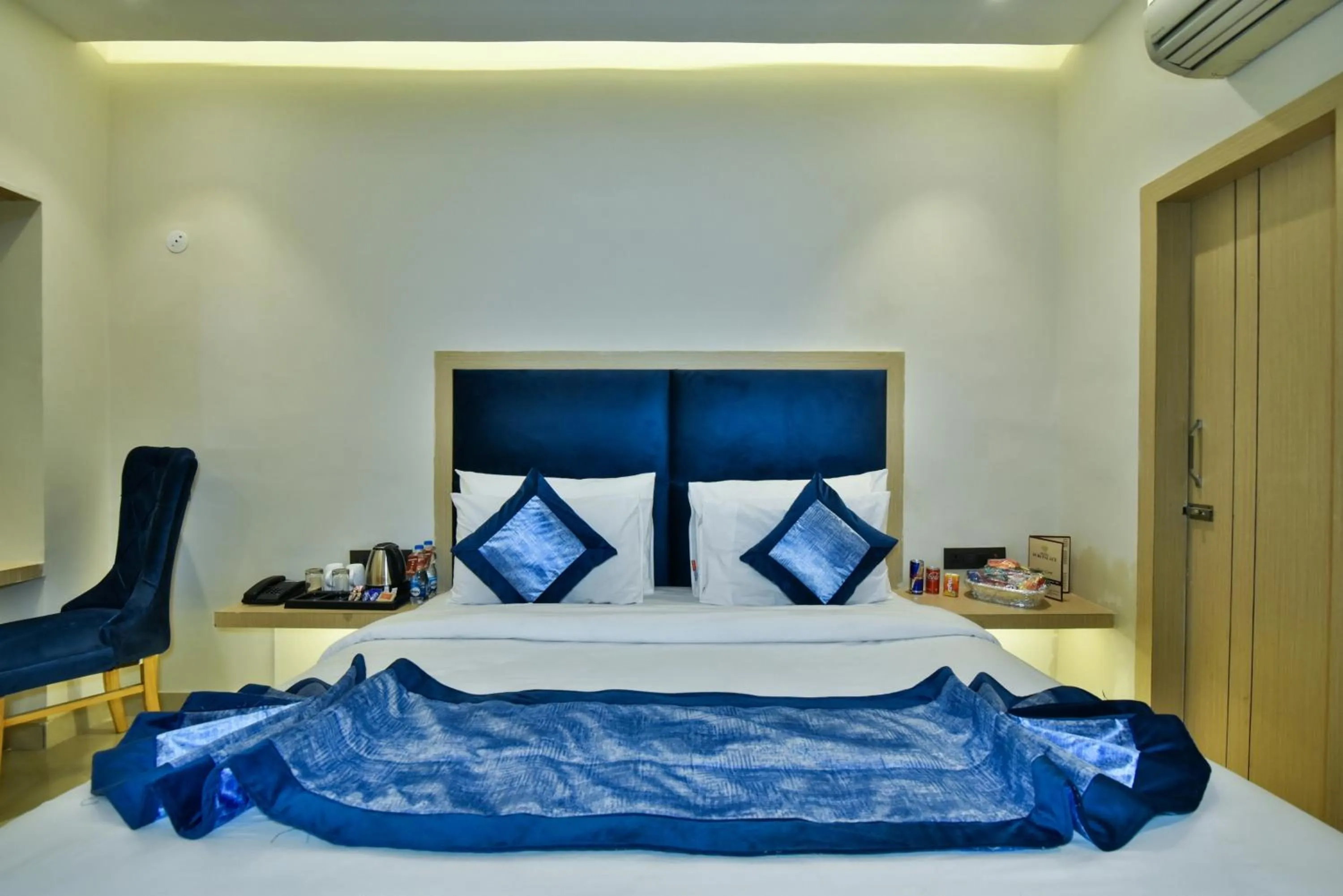 Photo of the whole room, Bed in Hotel Puri Palace