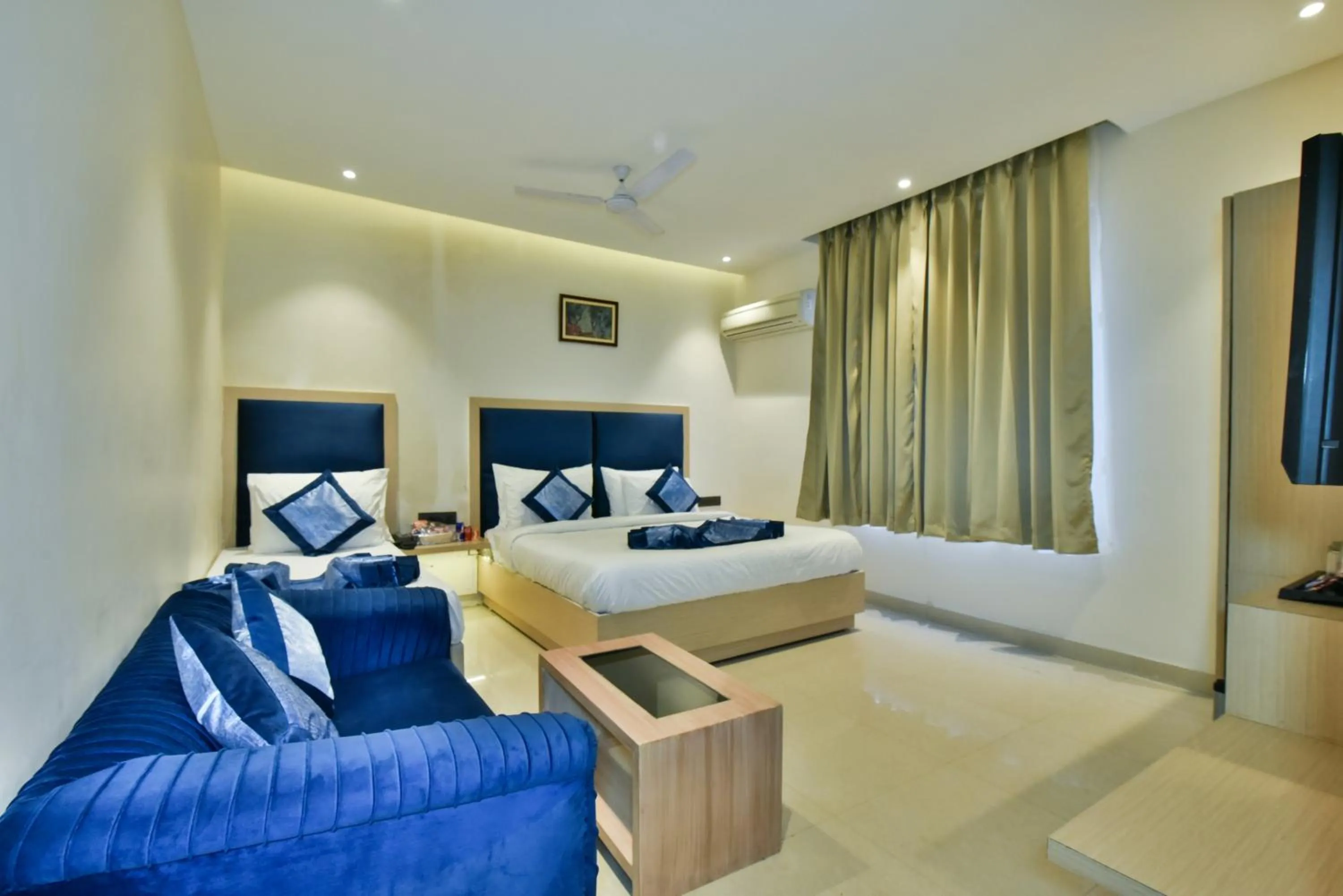 TV and multimedia, Bed in Hotel Puri Palace