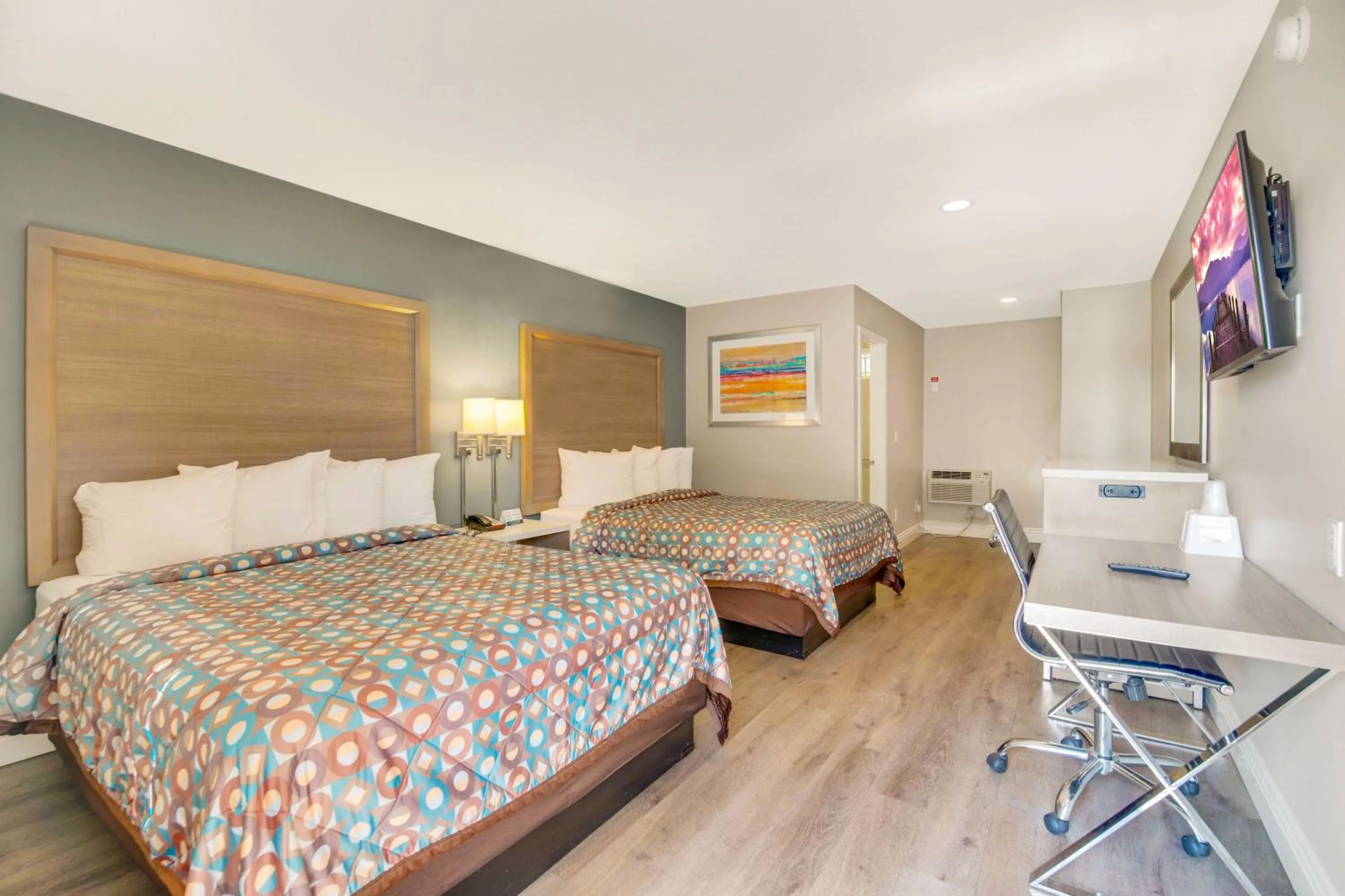 Bedroom, Bed in Hotel 414 Anaheim