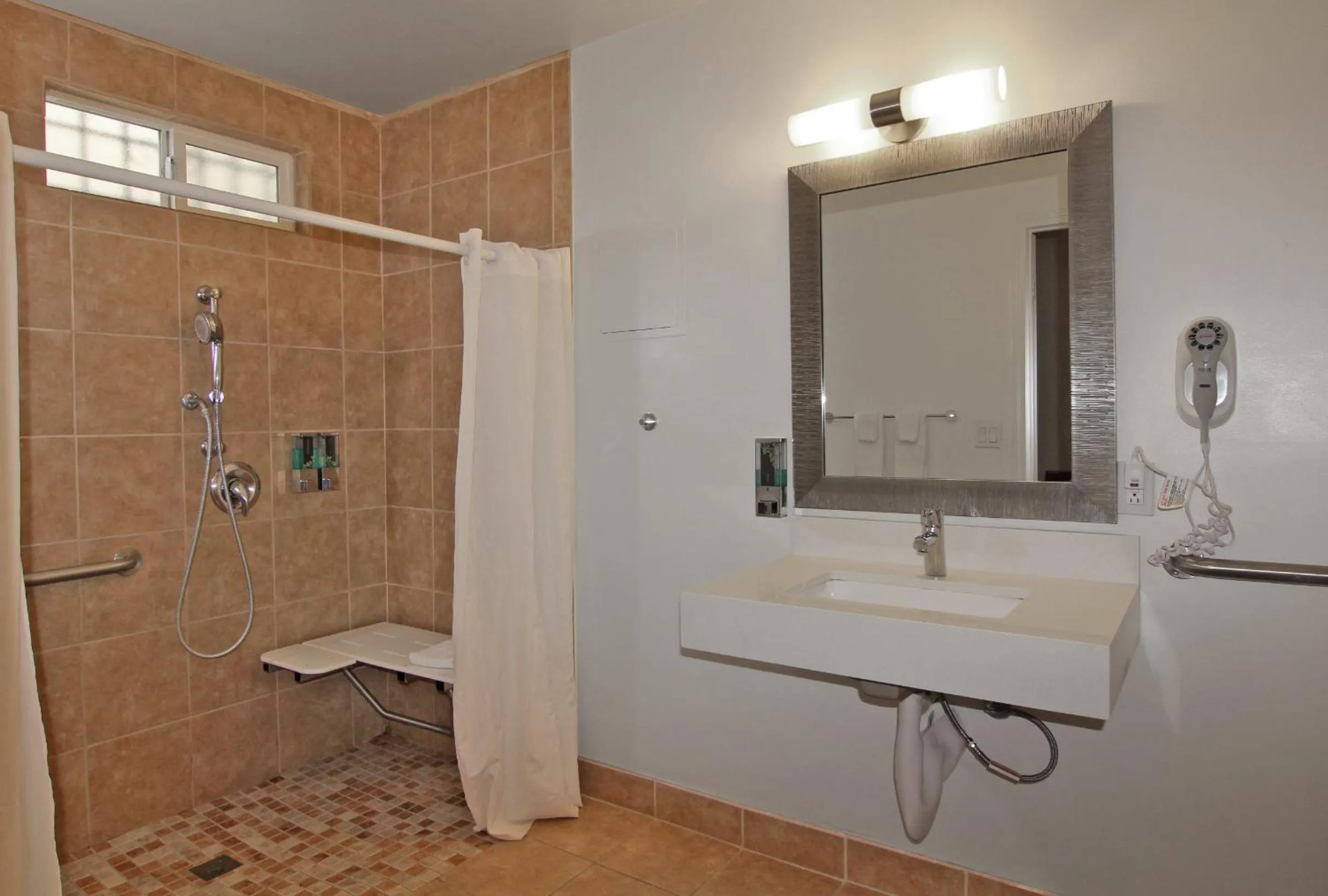 Bathroom in Hotel 414 Anaheim