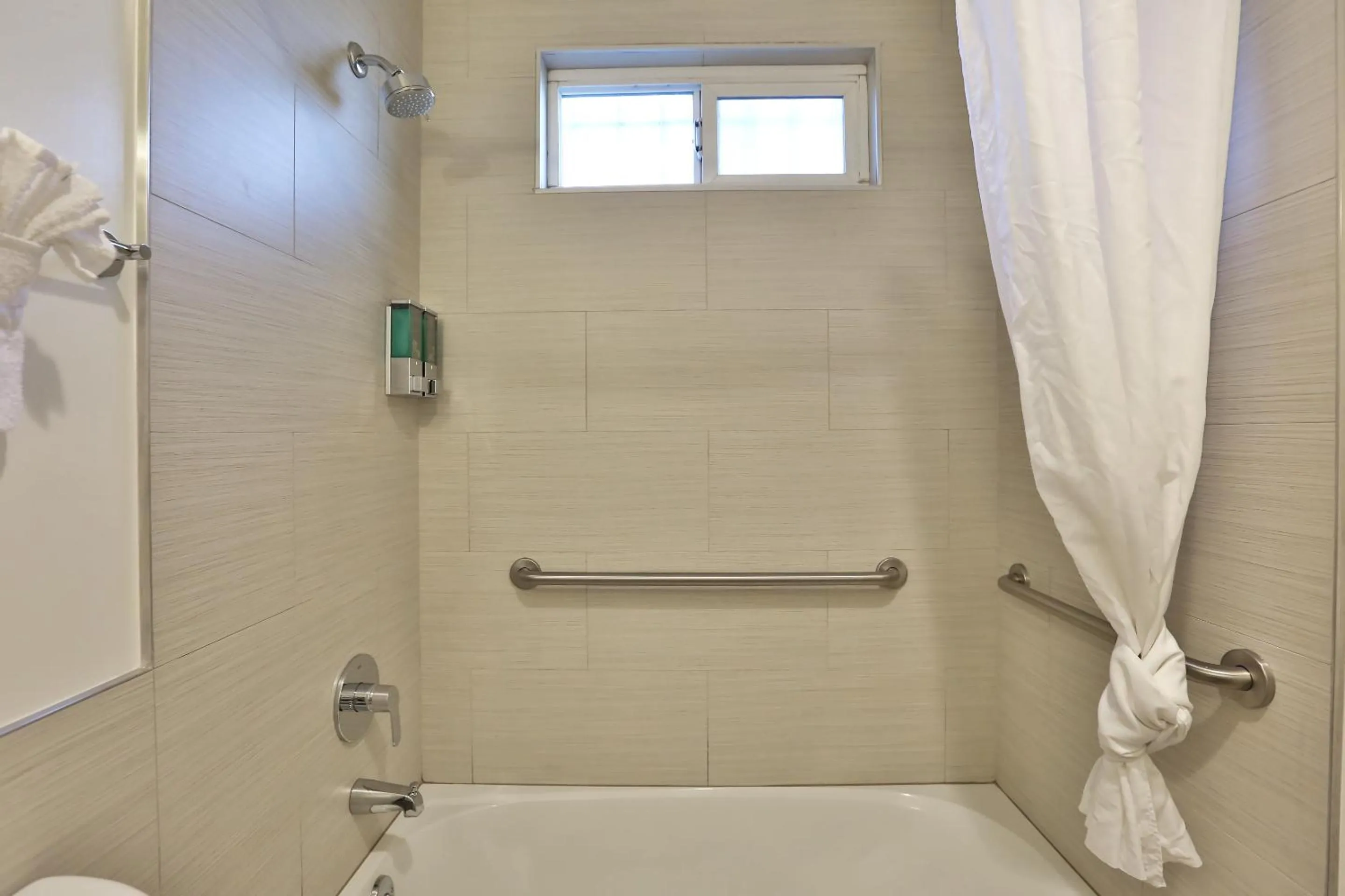 Shower in Hotel 414 Anaheim