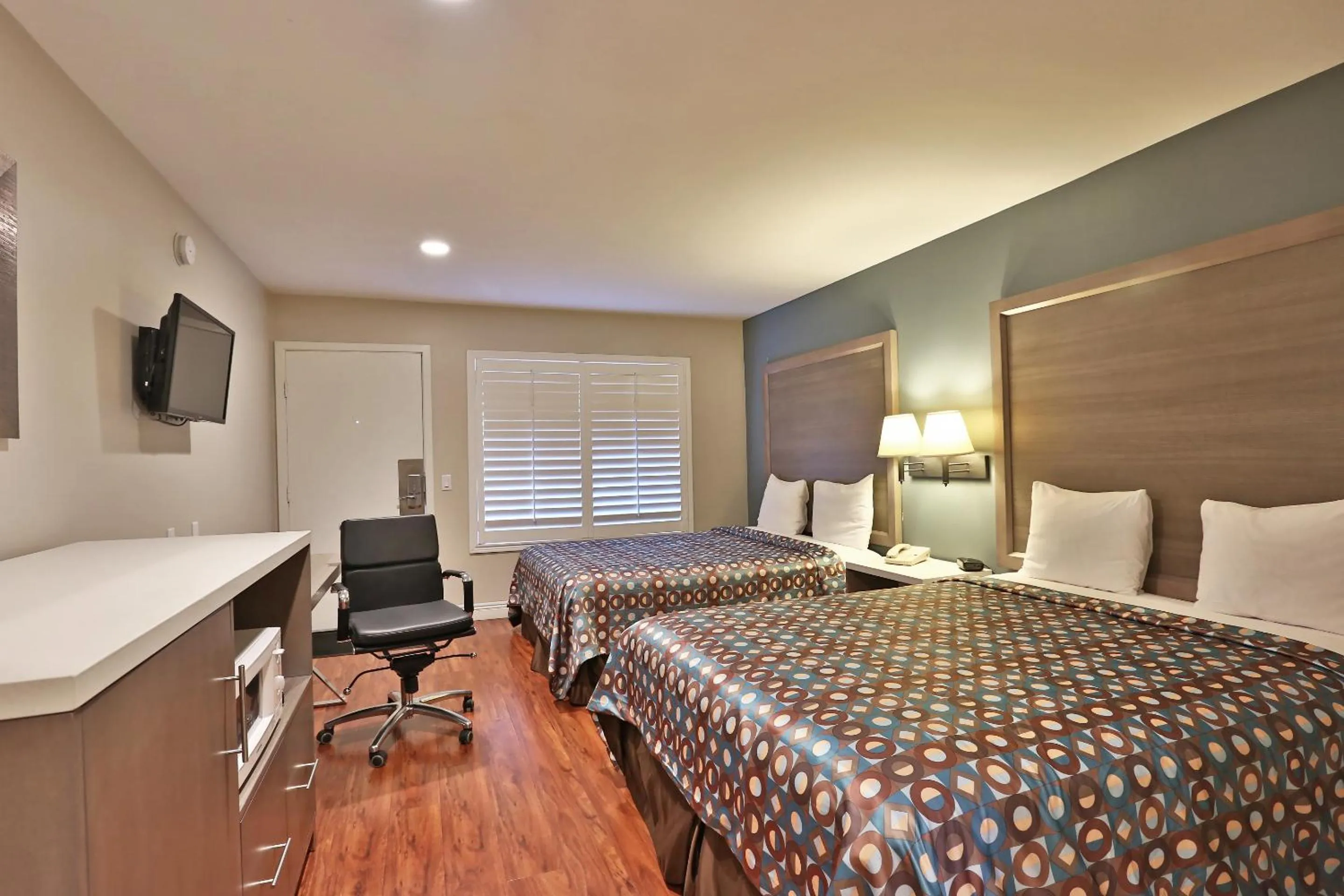 Photo of the whole room, Bed in Hotel 414 Anaheim