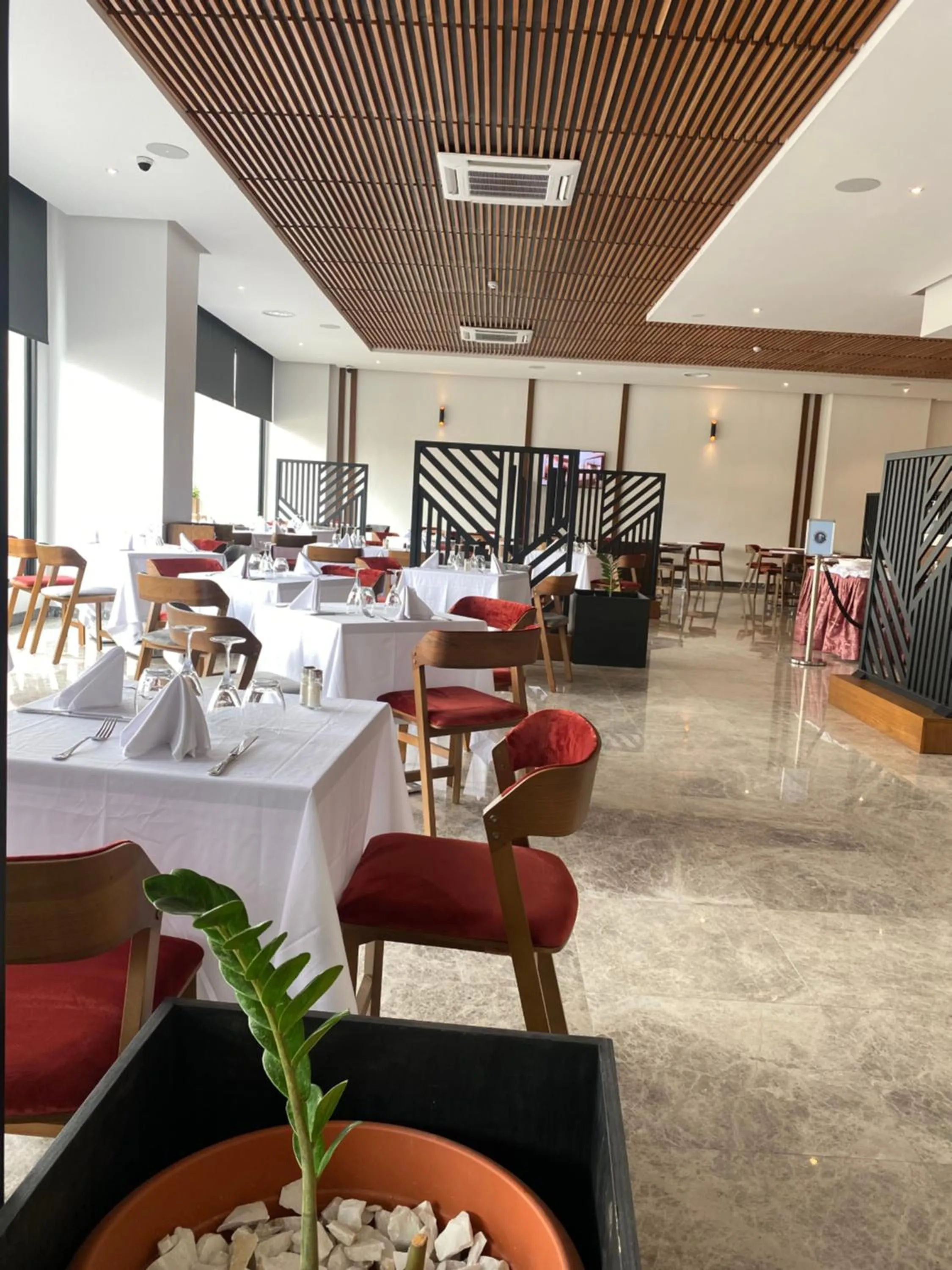 Restaurant/places to eat in STAR LAND HOTEL BASTOS