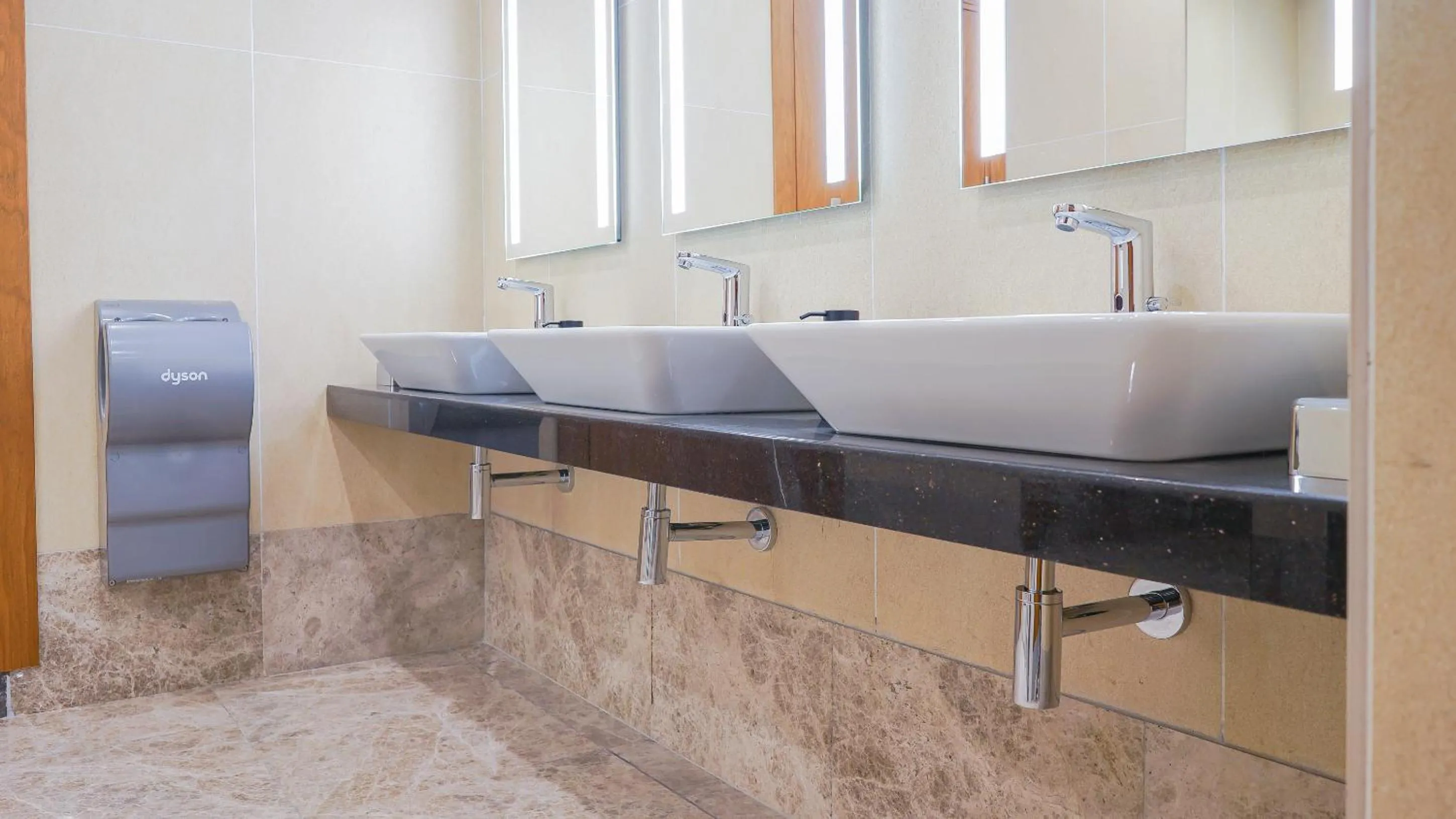 Toilet in STAR LAND HOTEL BASTOS