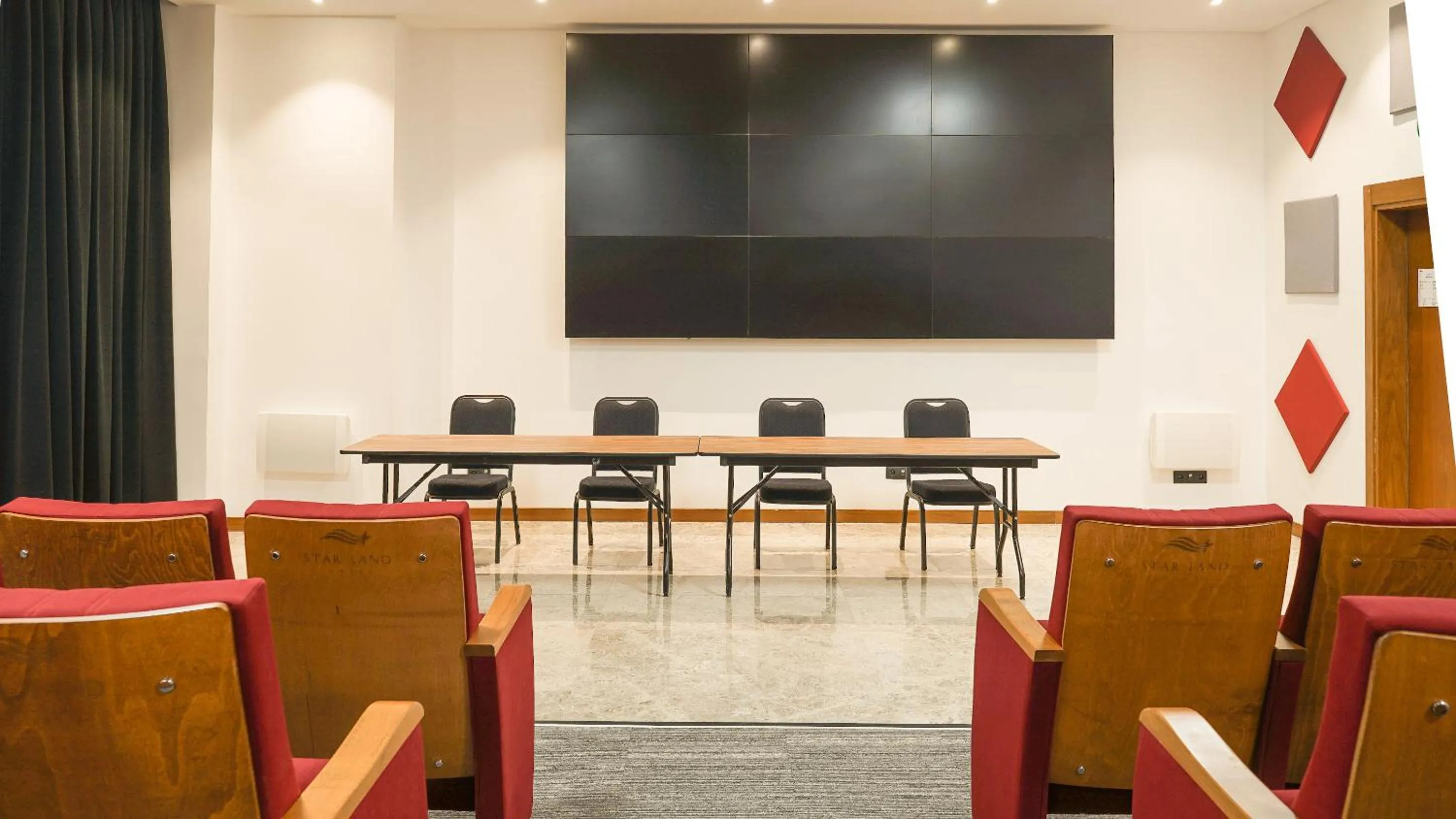 Business facilities in STAR LAND HOTEL BASTOS