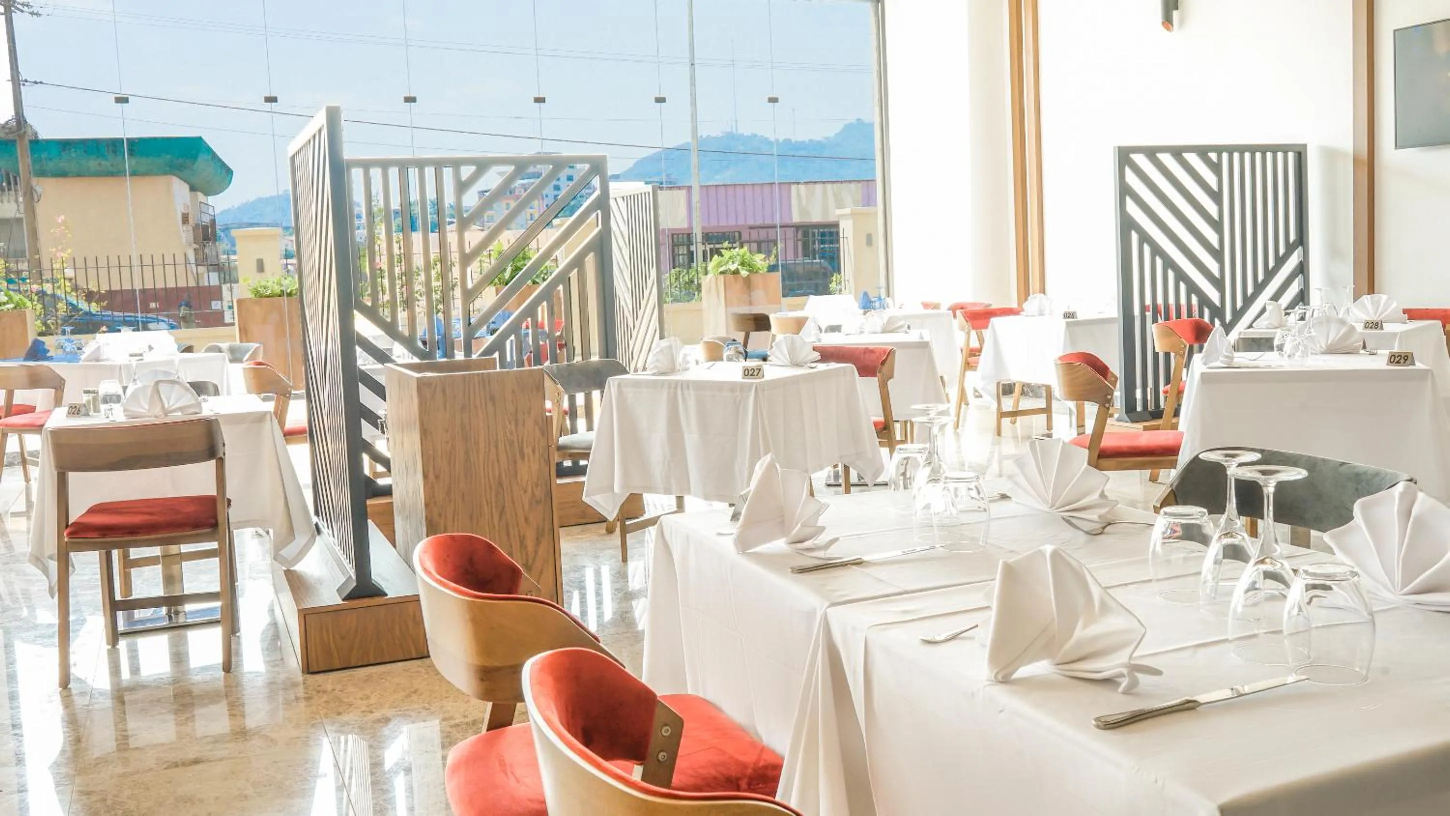 Restaurant/places to eat in STAR LAND HOTEL BASTOS