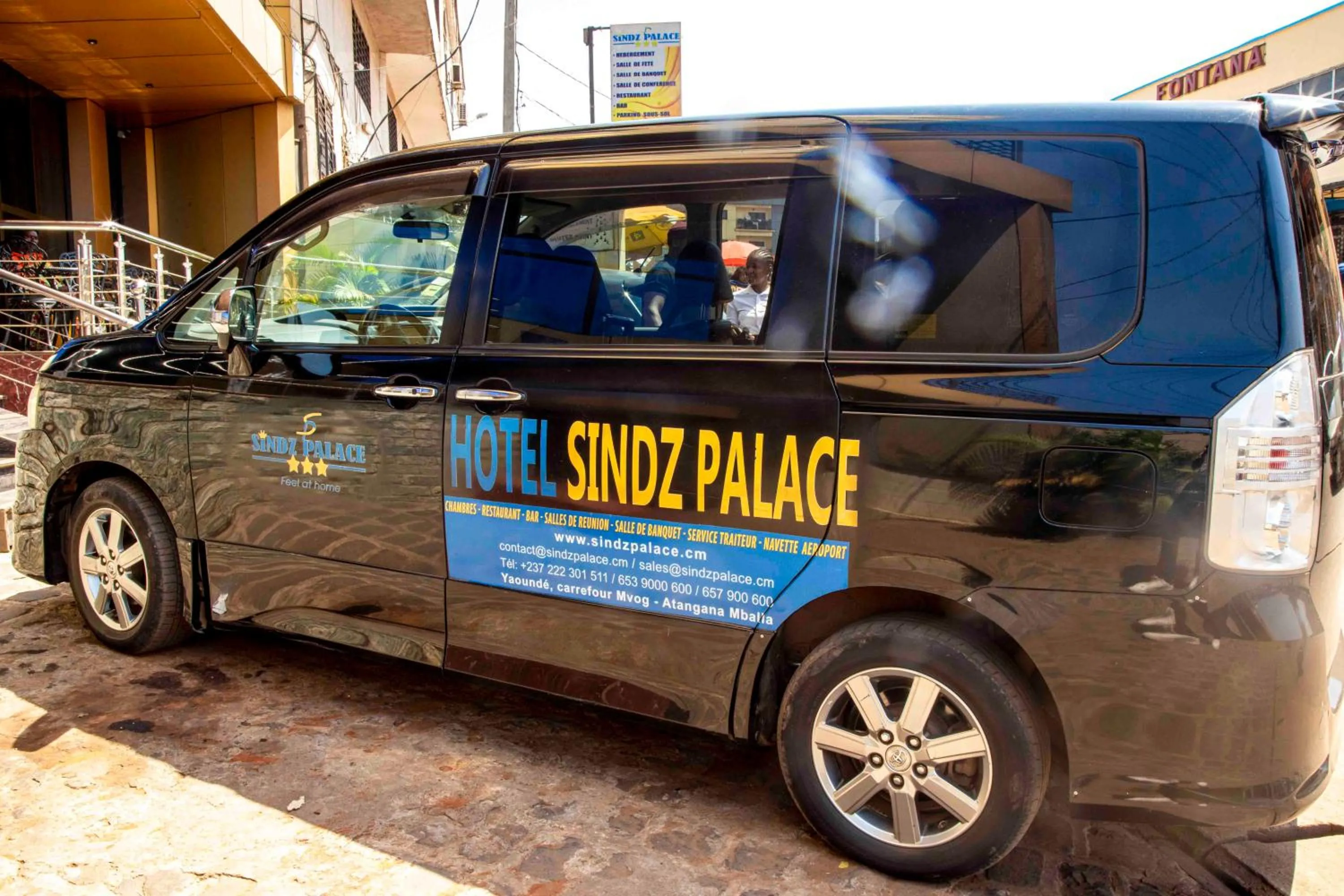 shuttle in Hôtel Sindz Palace