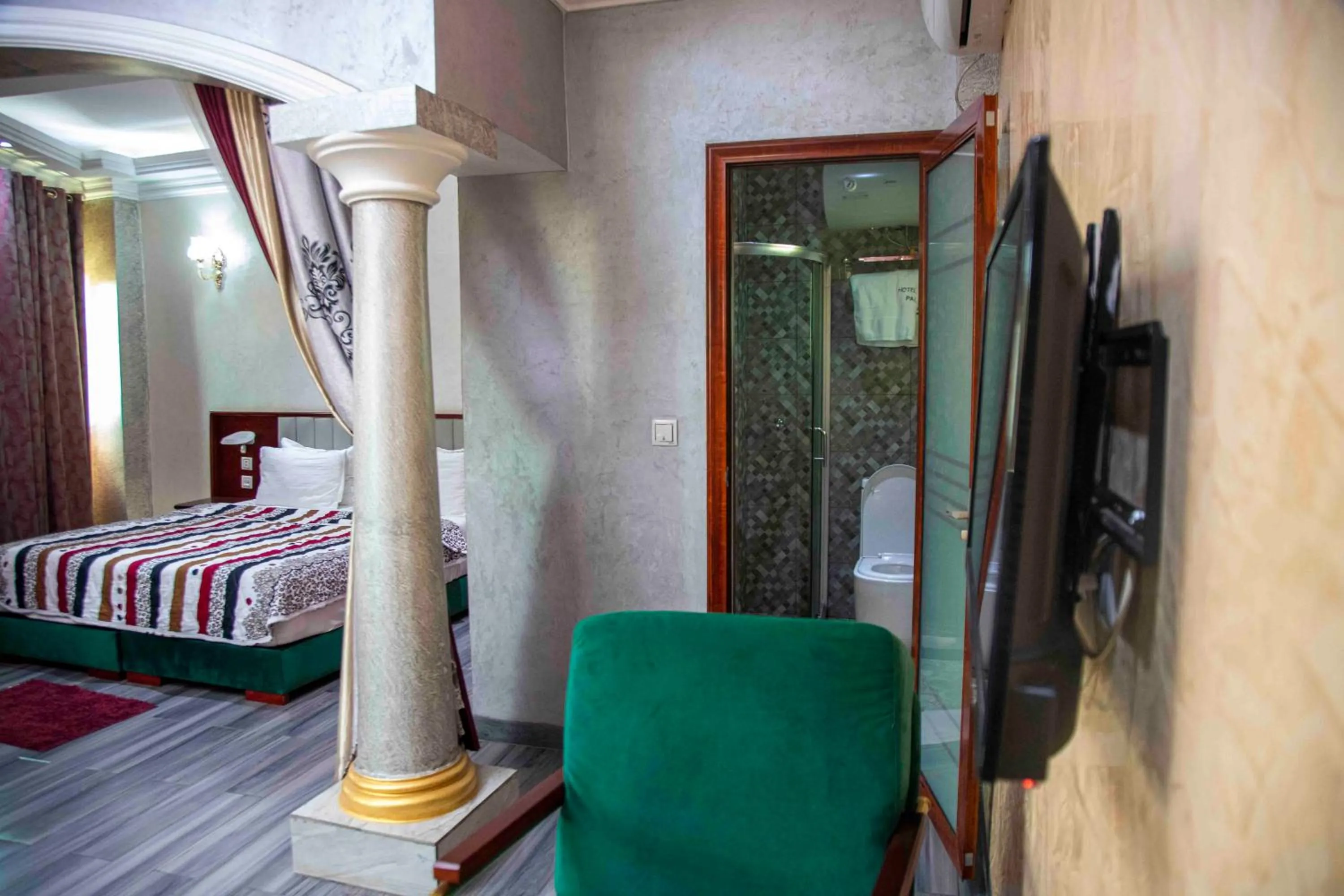 Bed in Hôtel Sindz Palace