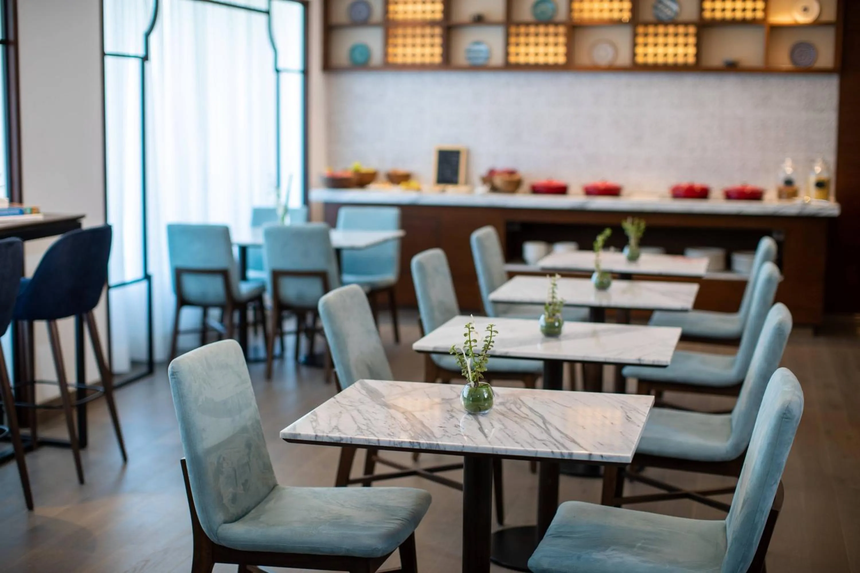 Lounge or bar in Renaissance Ahmedabad Hotel