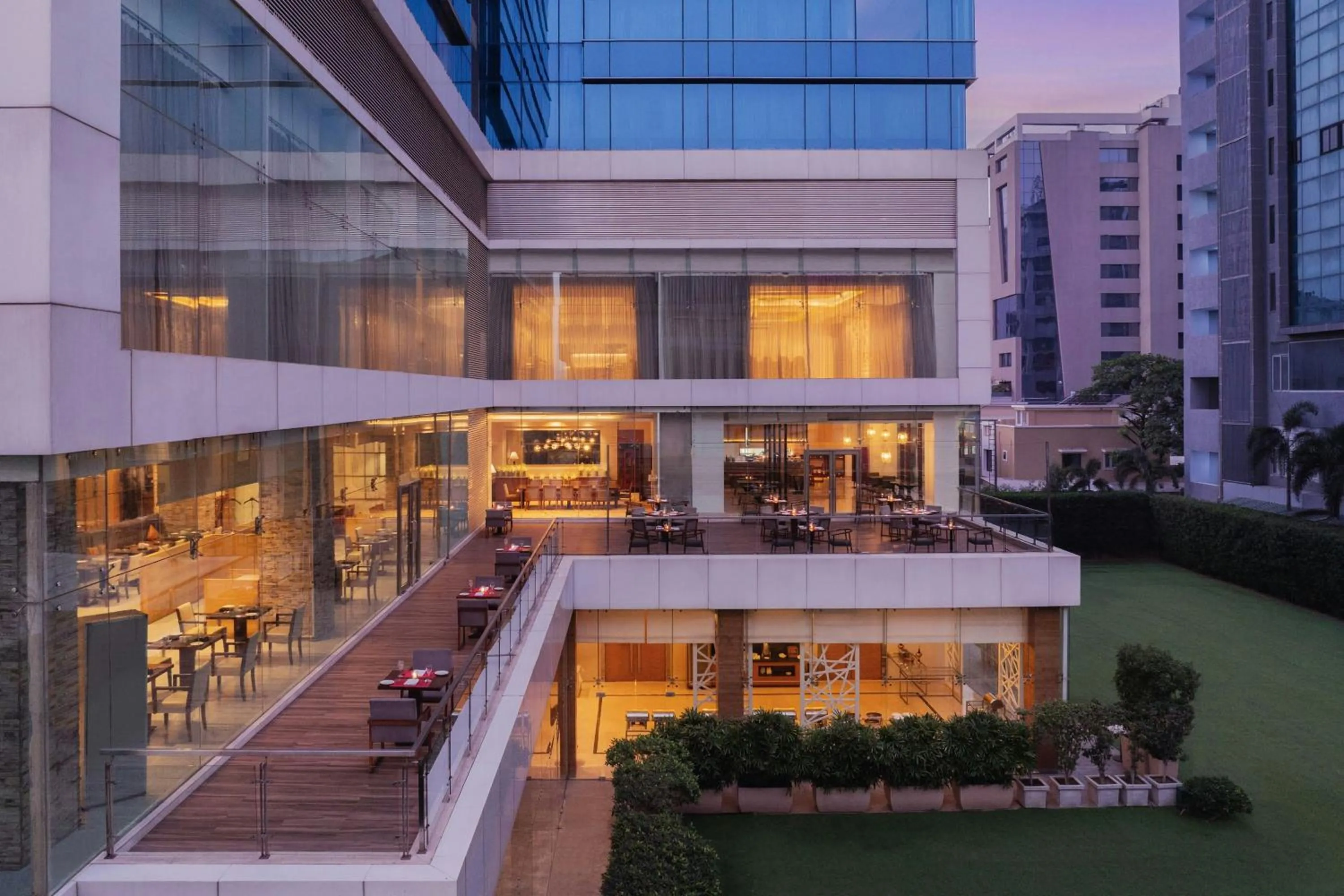 Restaurant/places to eat in Renaissance Ahmedabad Hotel