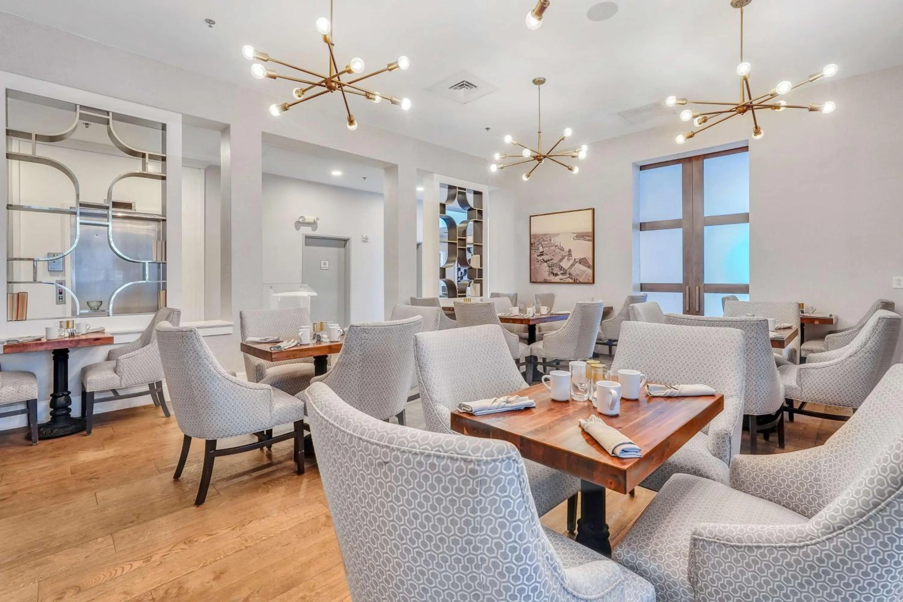 Restaurant/places to eat in The Bluff Savannah Historic District, Tapestry by Hilton