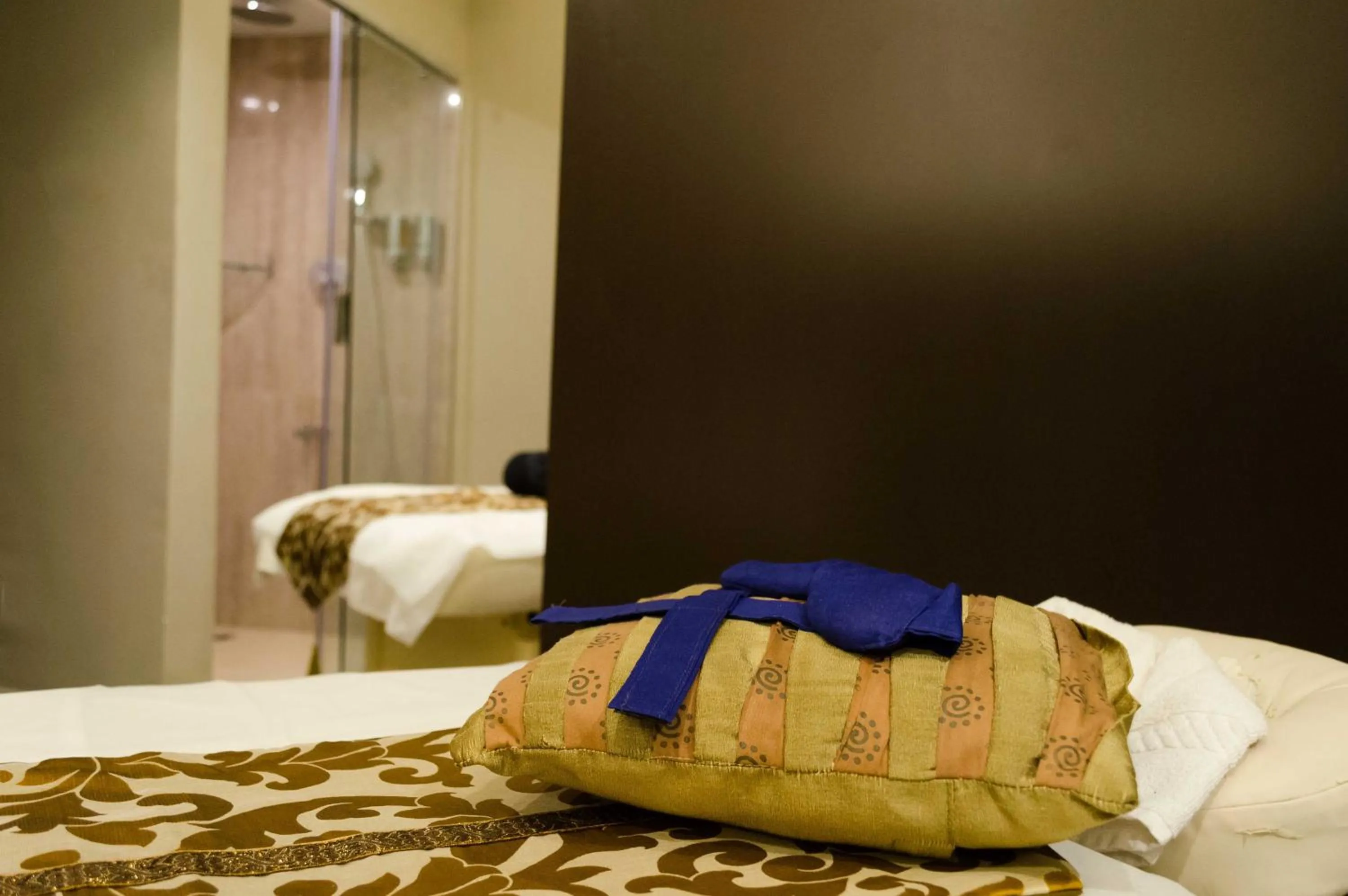 Decorative detail, Bed in Grande Bay Resort and Spa Mamallapuram