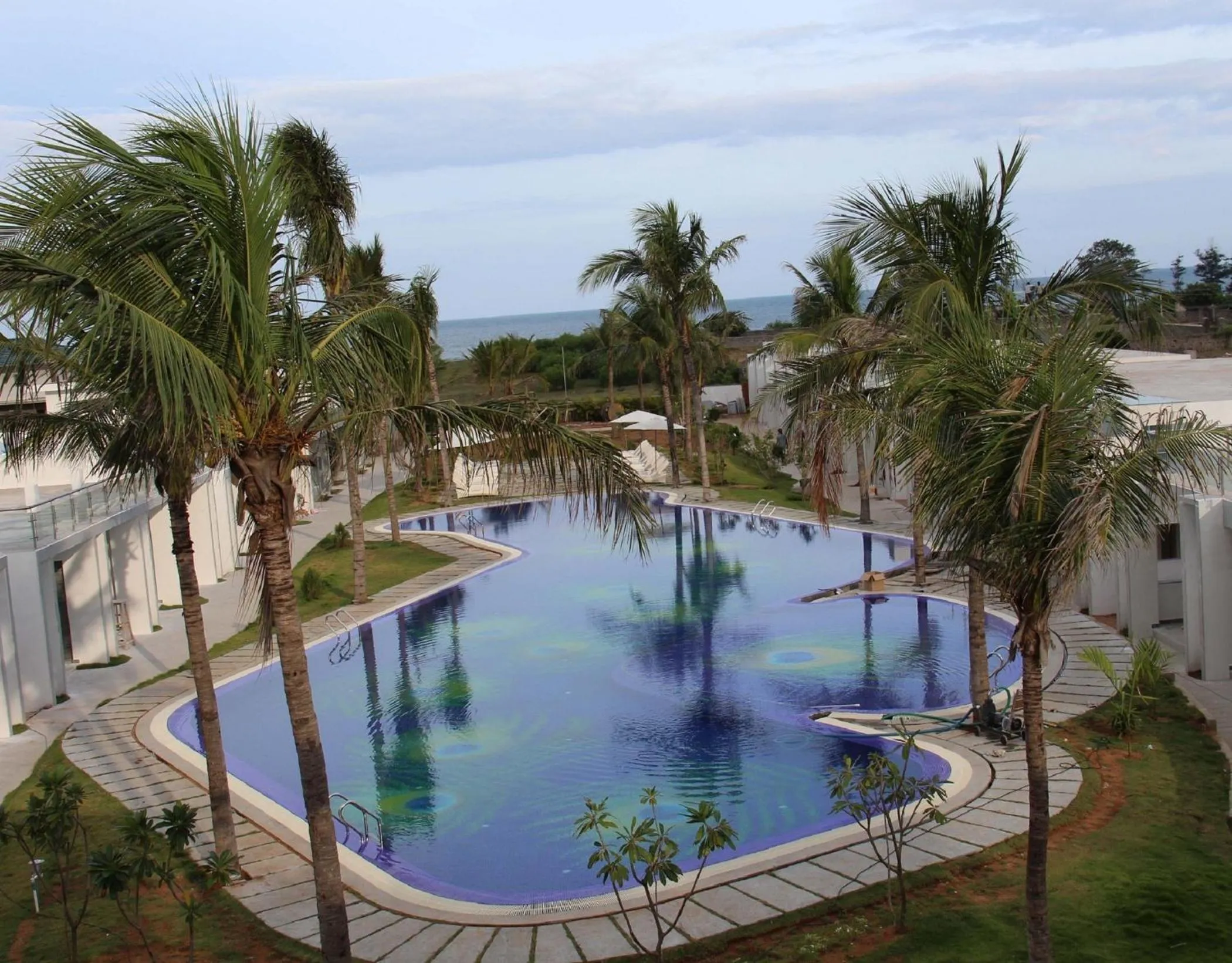 Swimming pool in Grande Bay Resort and Spa Mamallapuram