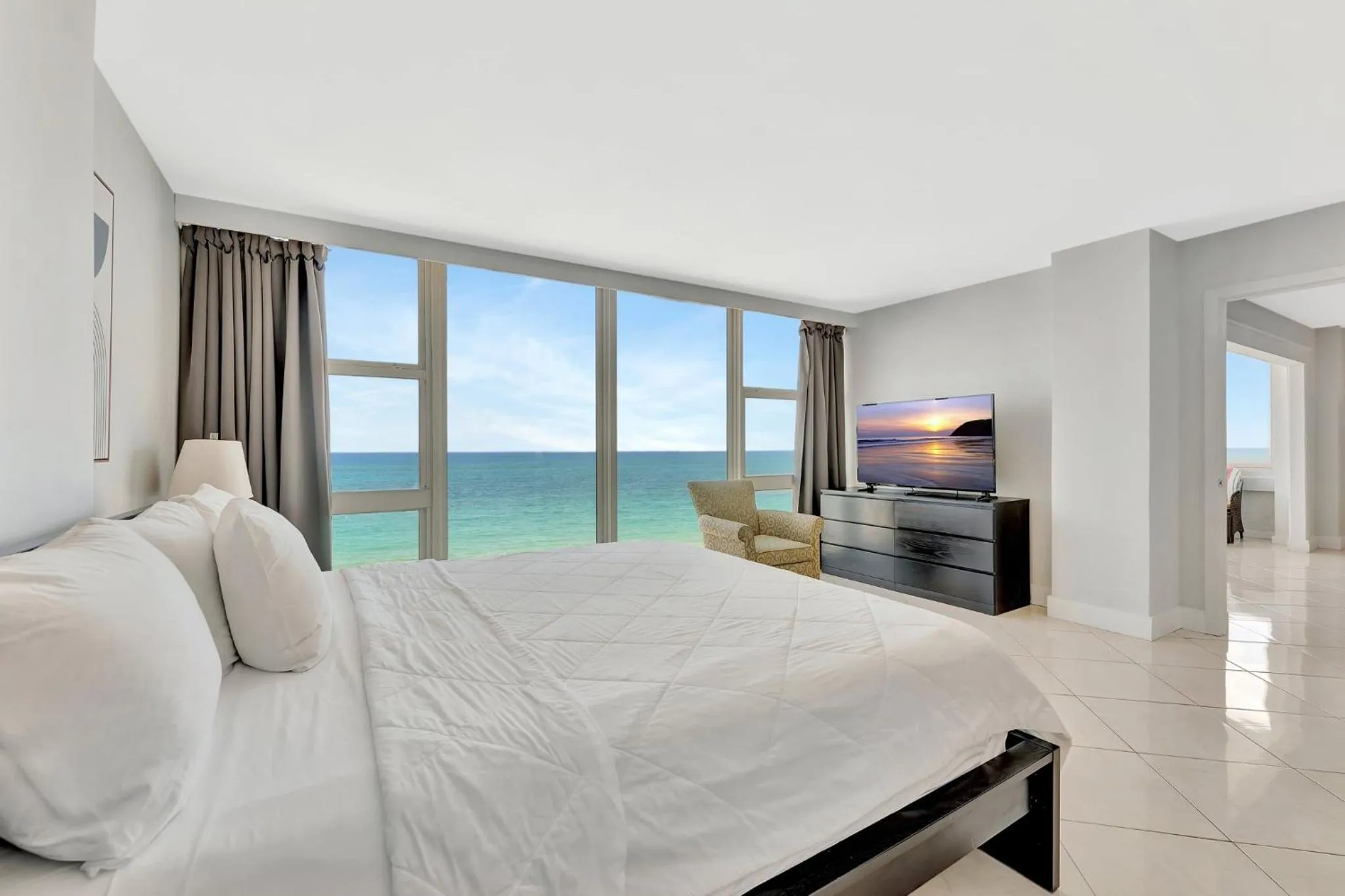 Bed in Ocean Manor Beach Resort