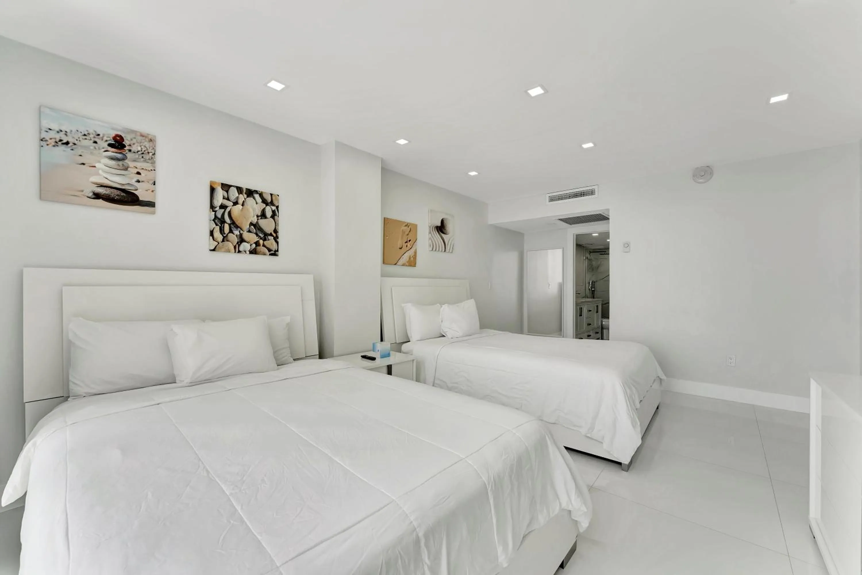 Bed in Ocean Manor Beach Resort