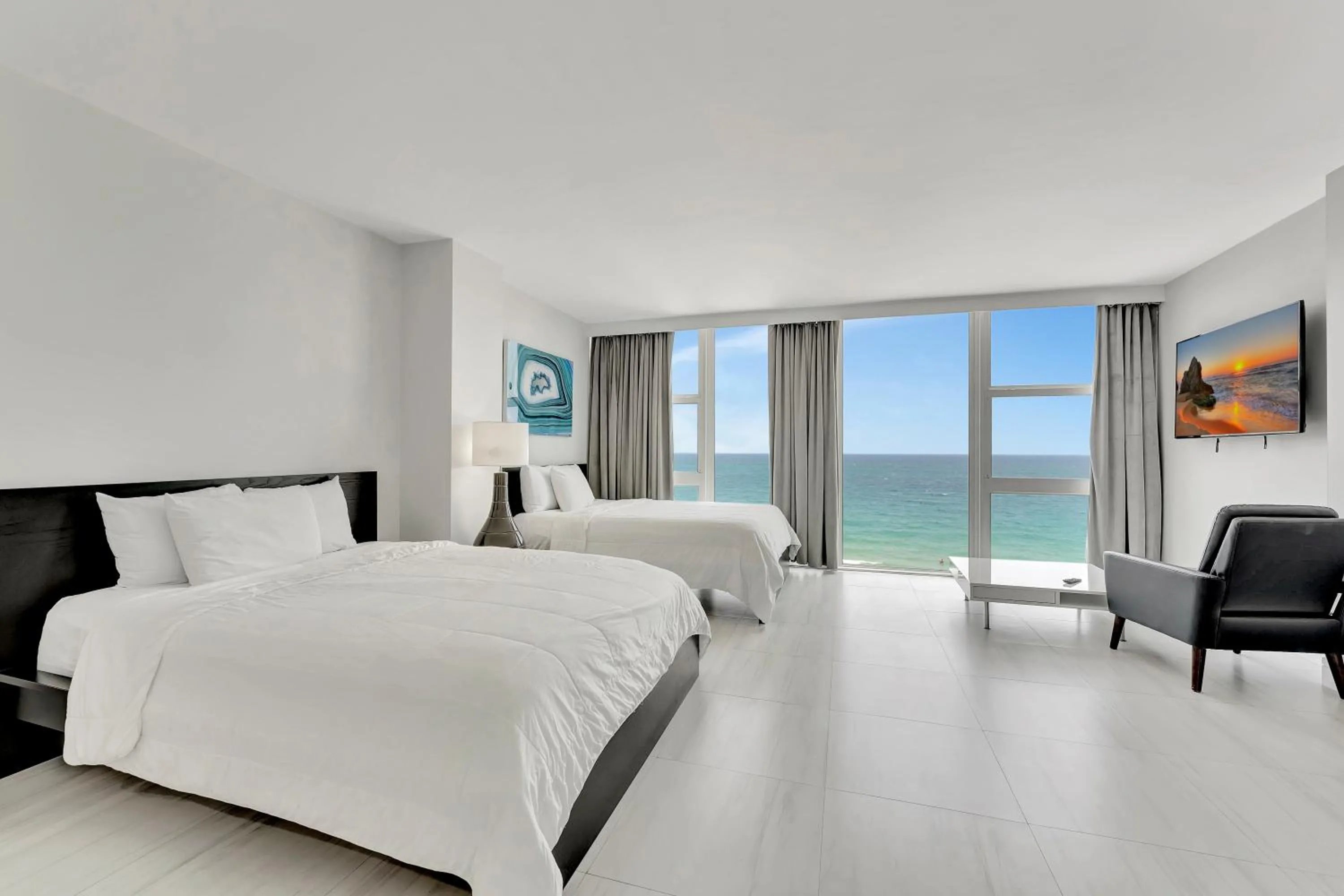 Bed in Ocean Manor Beach Resort