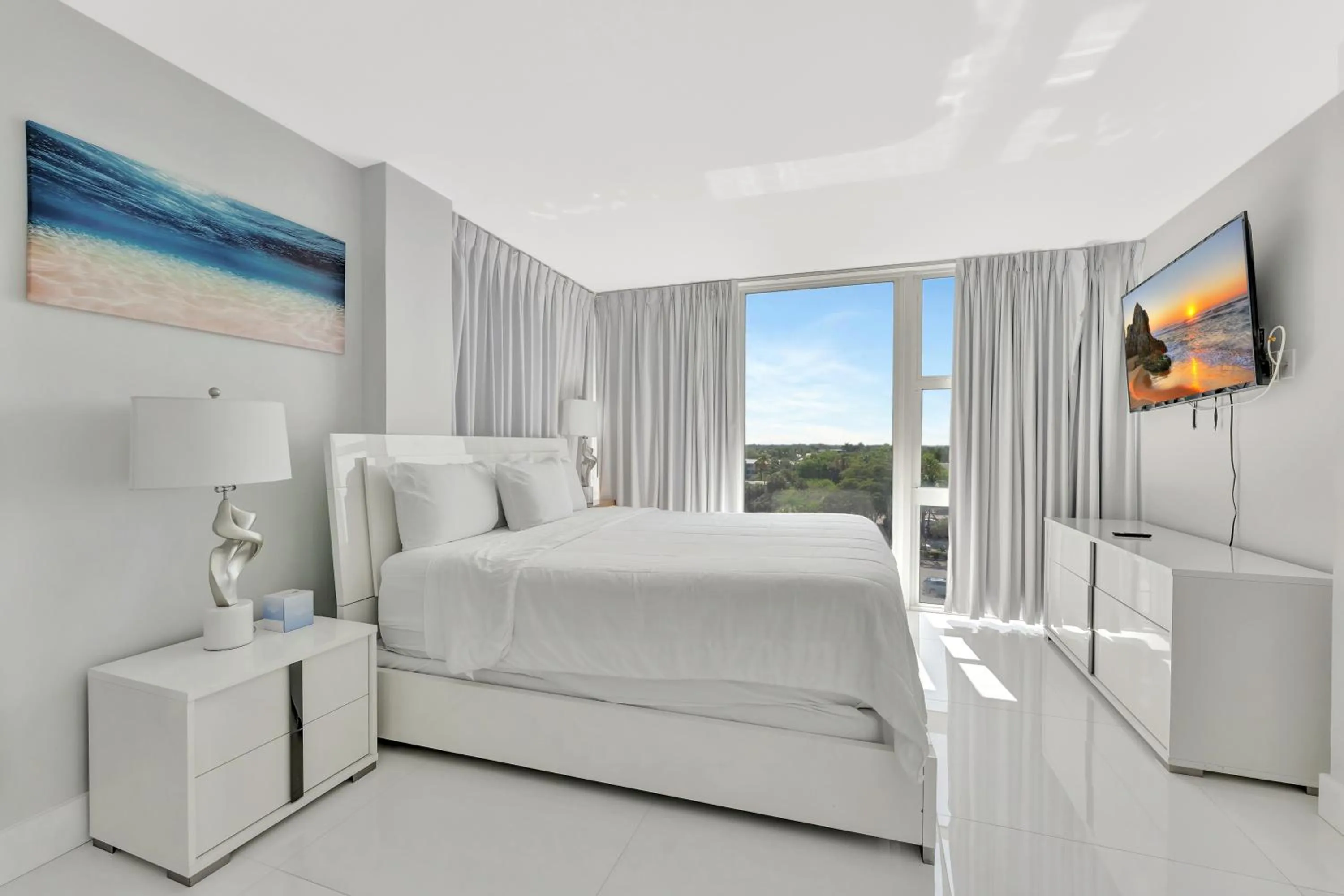 Bed in Ocean Manor Beach Resort