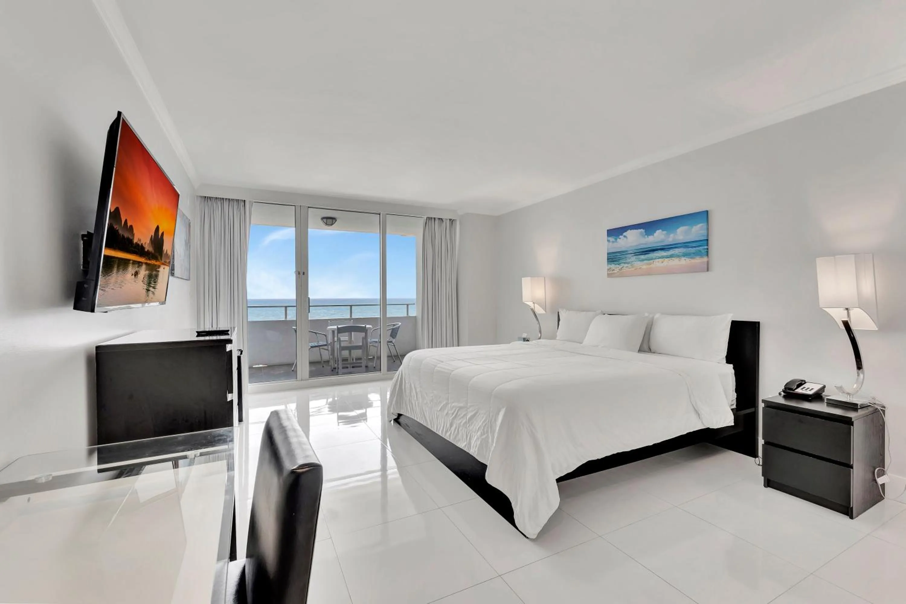 Bed in Ocean Manor Beach Resort