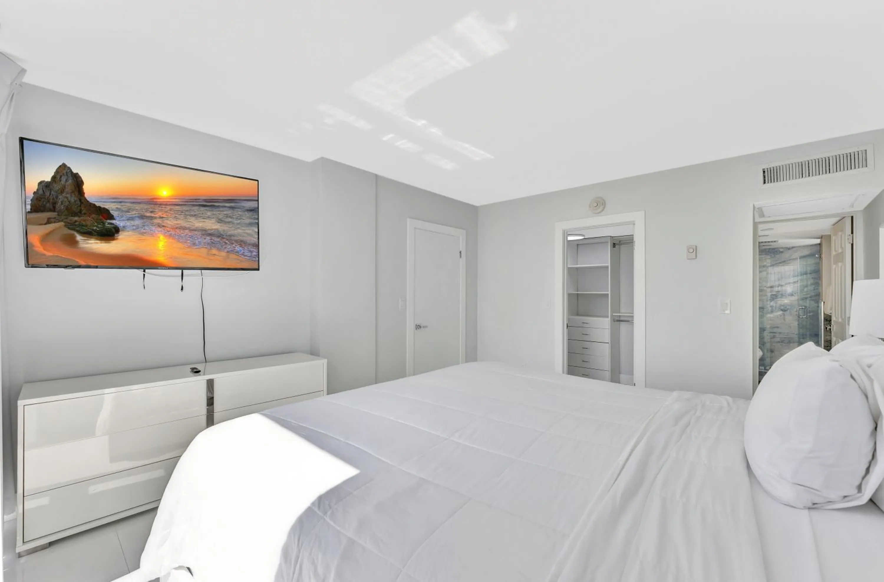 Bed in Ocean Manor Beach Resort