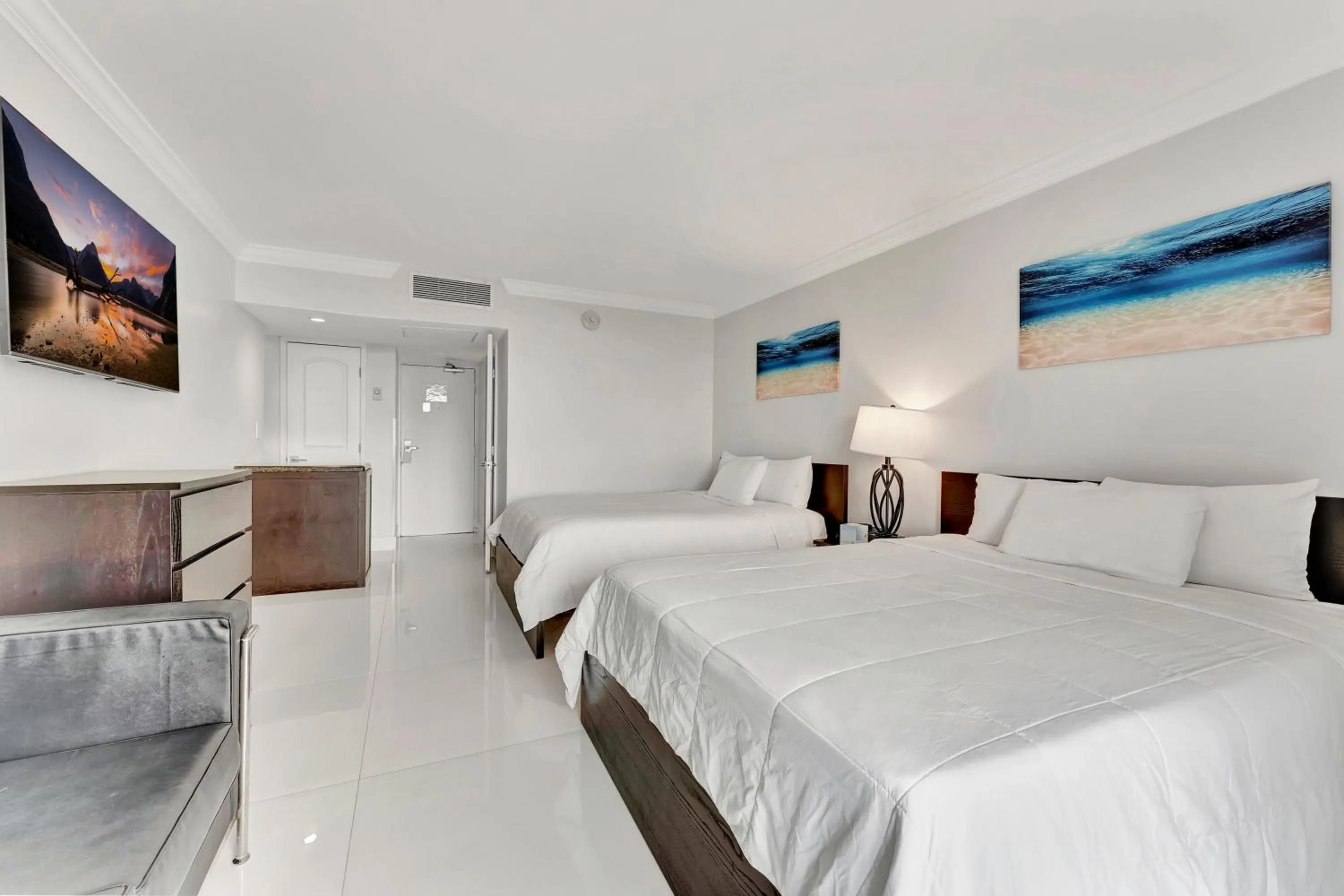 Bed in Ocean Manor Beach Resort