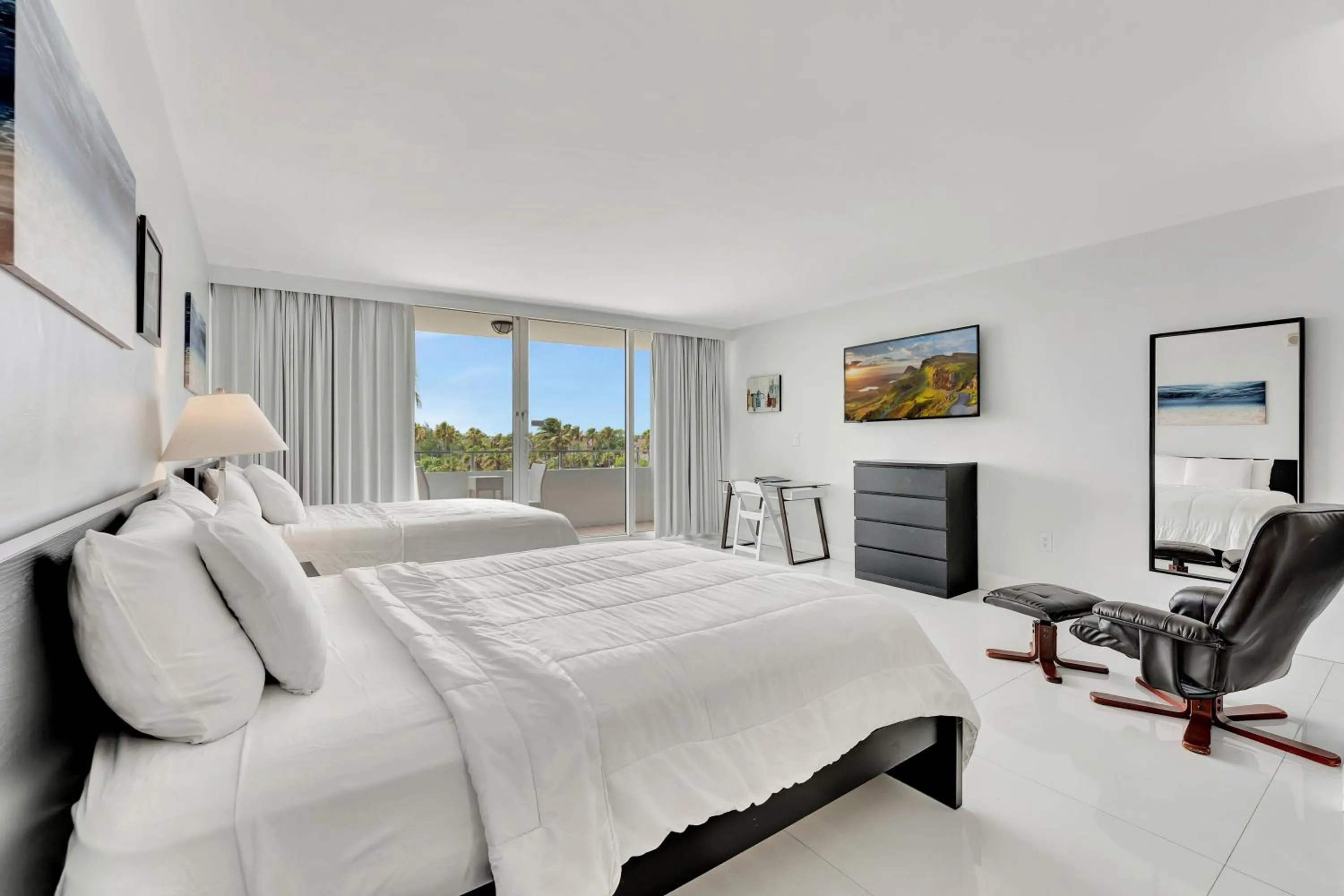 Bed in Ocean Manor Beach Resort