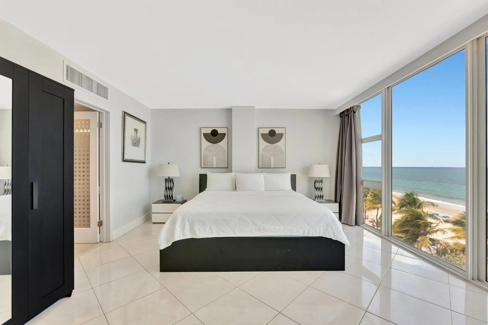 Bed in Ocean Manor Beach Resort