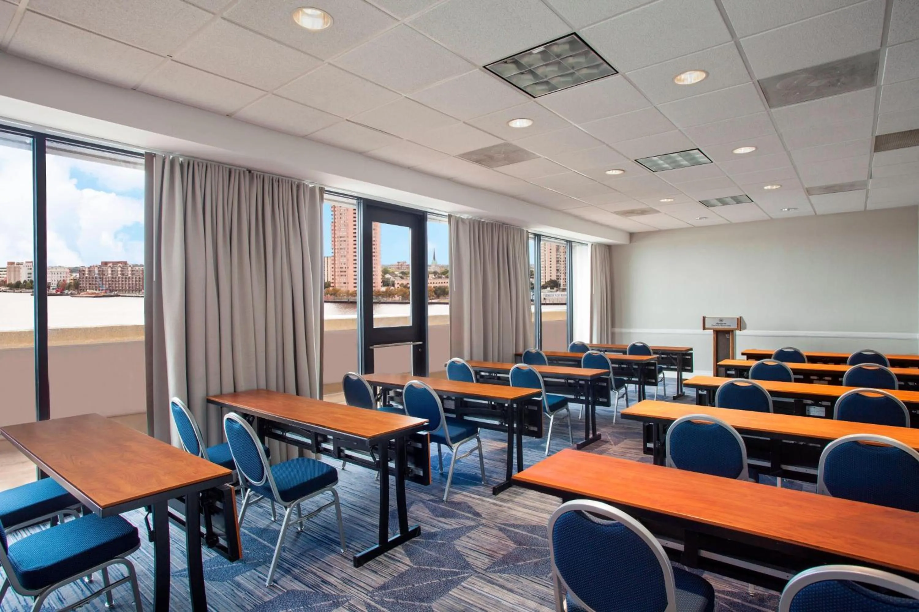 Meeting/conference room in Sheraton Norfolk Waterside Hotel