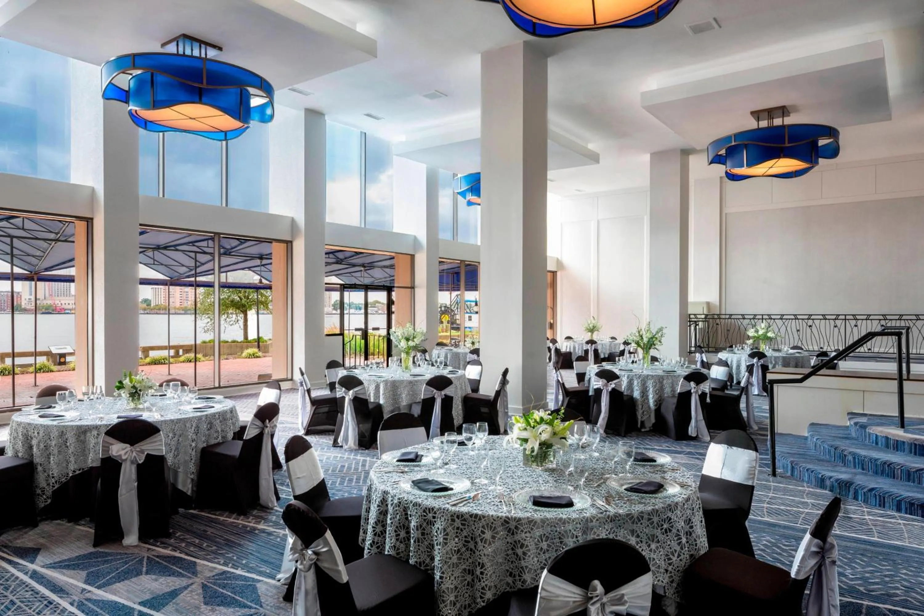 Meeting/conference room in Sheraton Norfolk Waterside Hotel