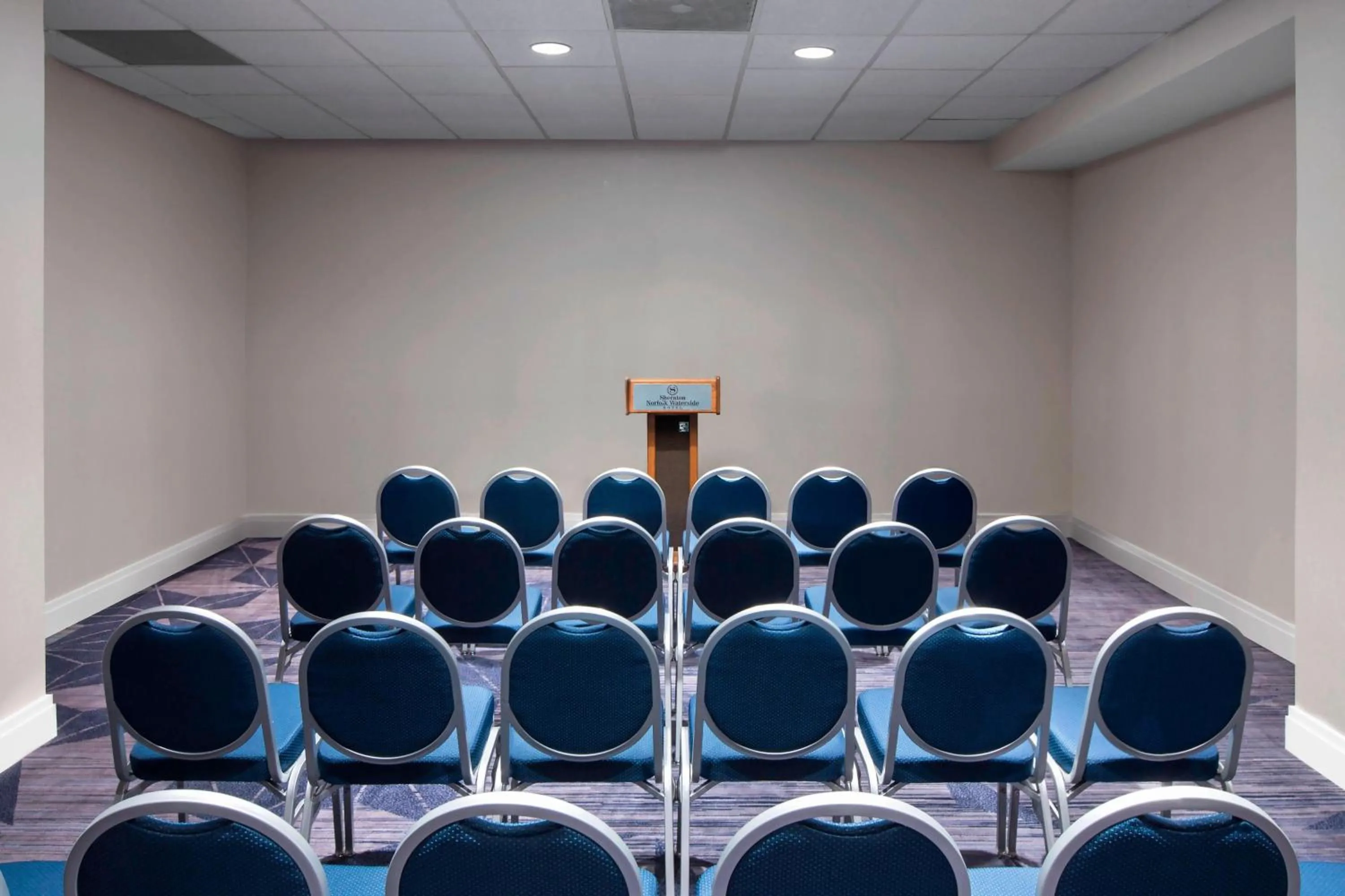 Meeting/conference room in Sheraton Norfolk Waterside Hotel