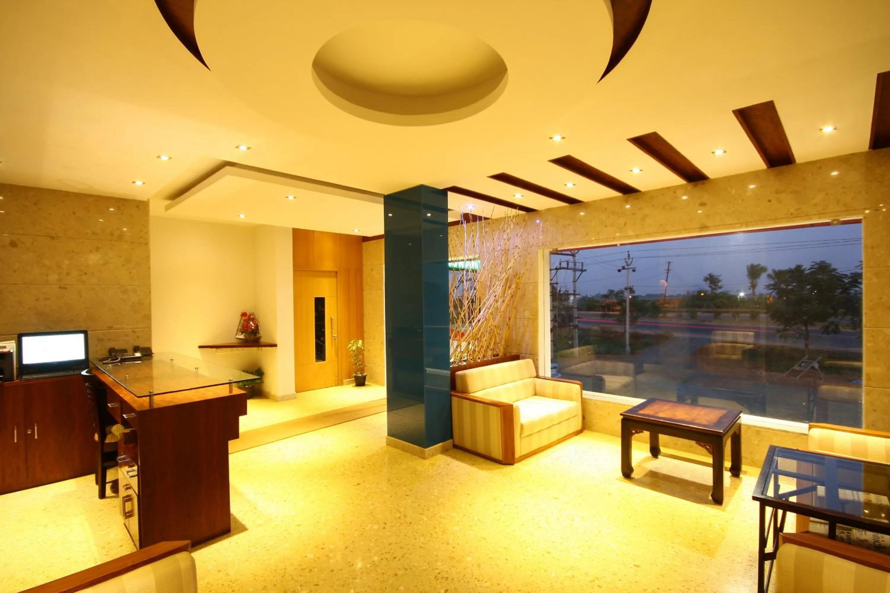 Lobby or reception in Hotel Crescent Crest Sriperumbudur