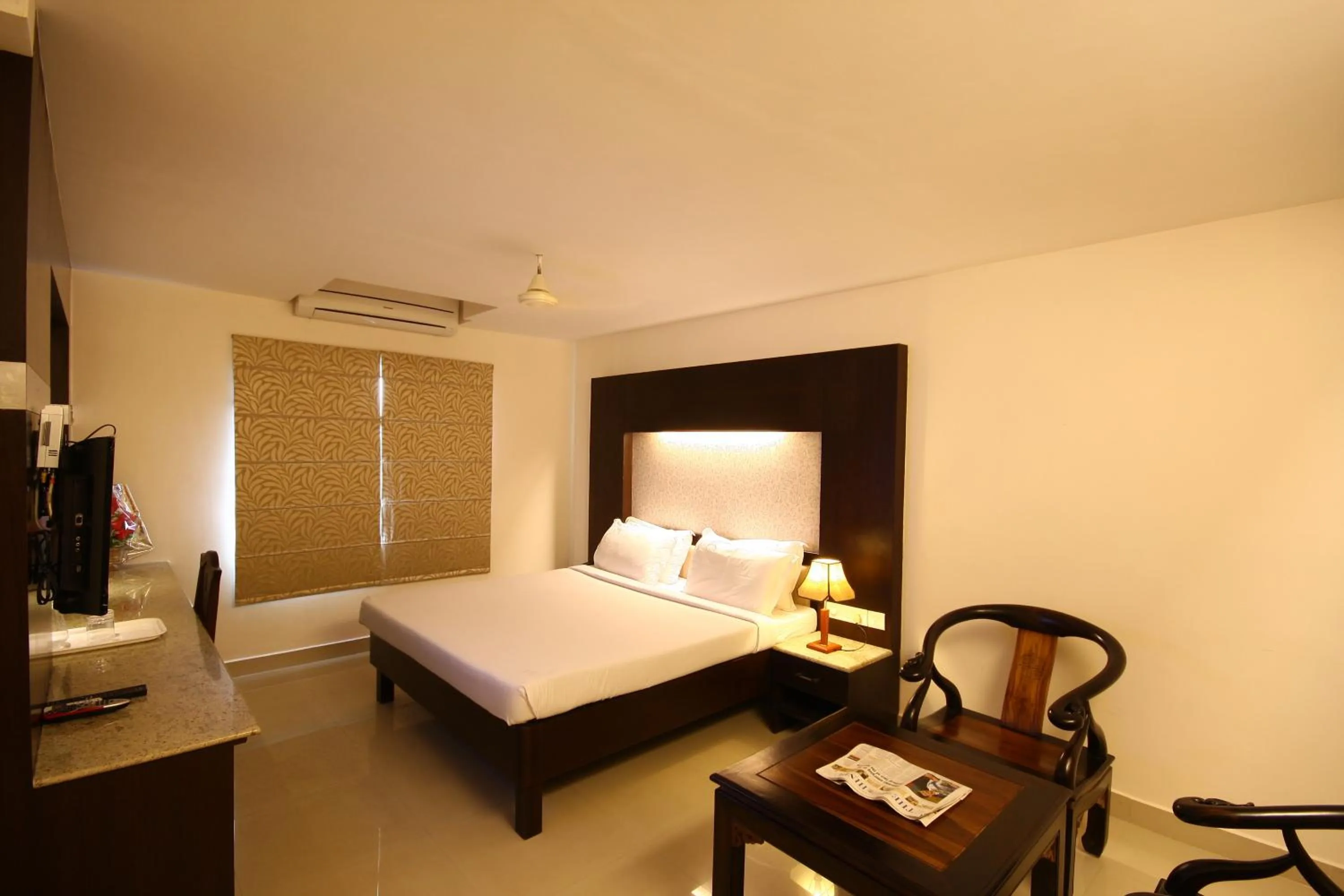 Bed in Hotel Crescent Crest Sriperumbudur
