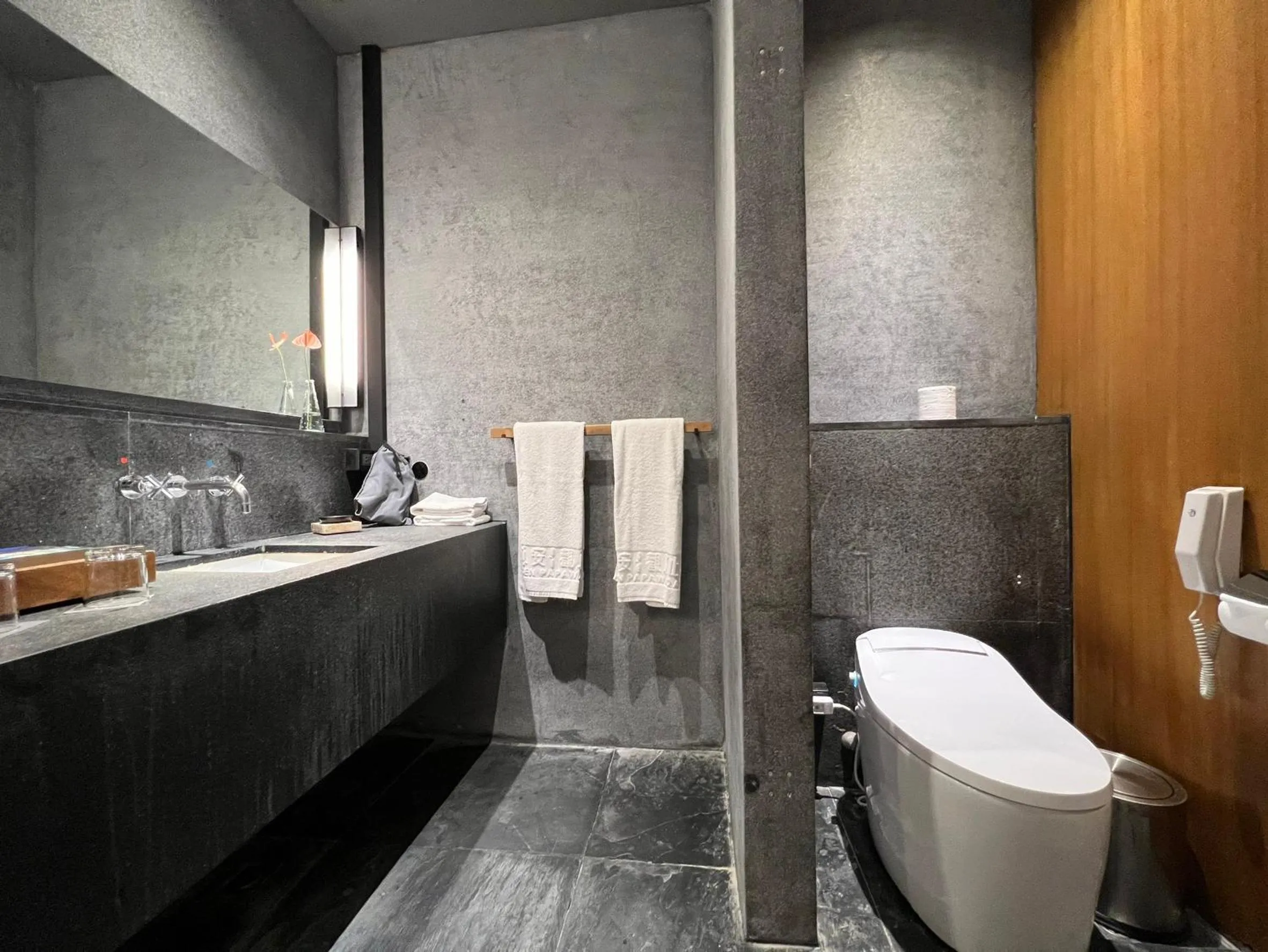 Toilet in Onsen Papawaqa