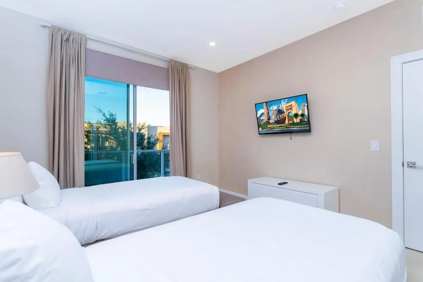 Bed in Stunning 4Bd Close to Disney @ Magic Village 7614