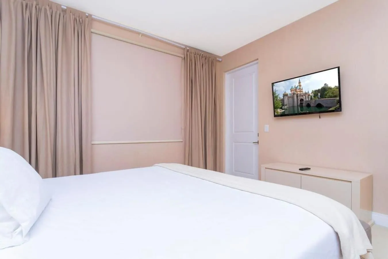 Bed in Stunning 4Bd Close to Disney @ Magic Village 7614