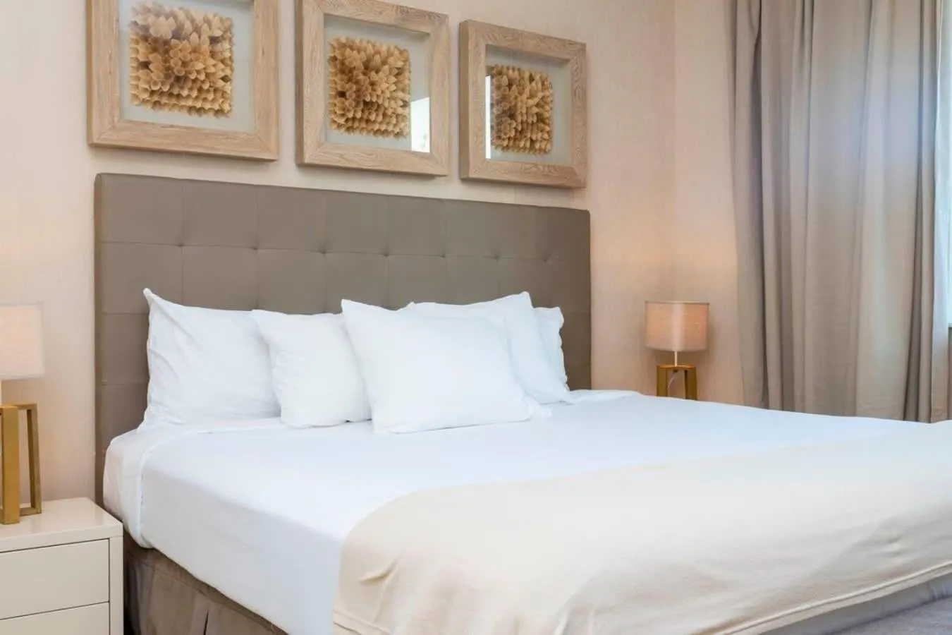 Bed in Stunning 4Bd Close to Disney @ Magic Village 7614