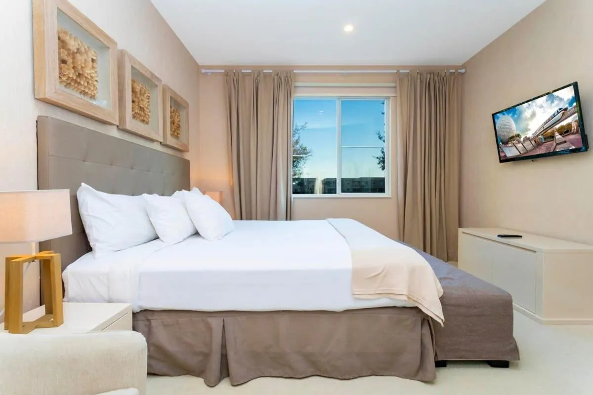 Bed in Stunning 4Bd Close to Disney @ Magic Village 7614