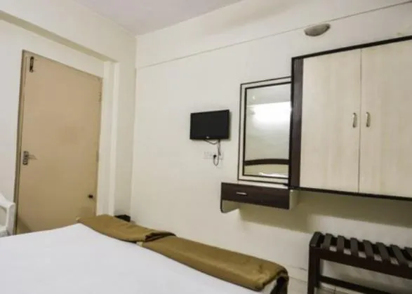 Photo of the whole room, Bed in Hotel Maya Deluxe