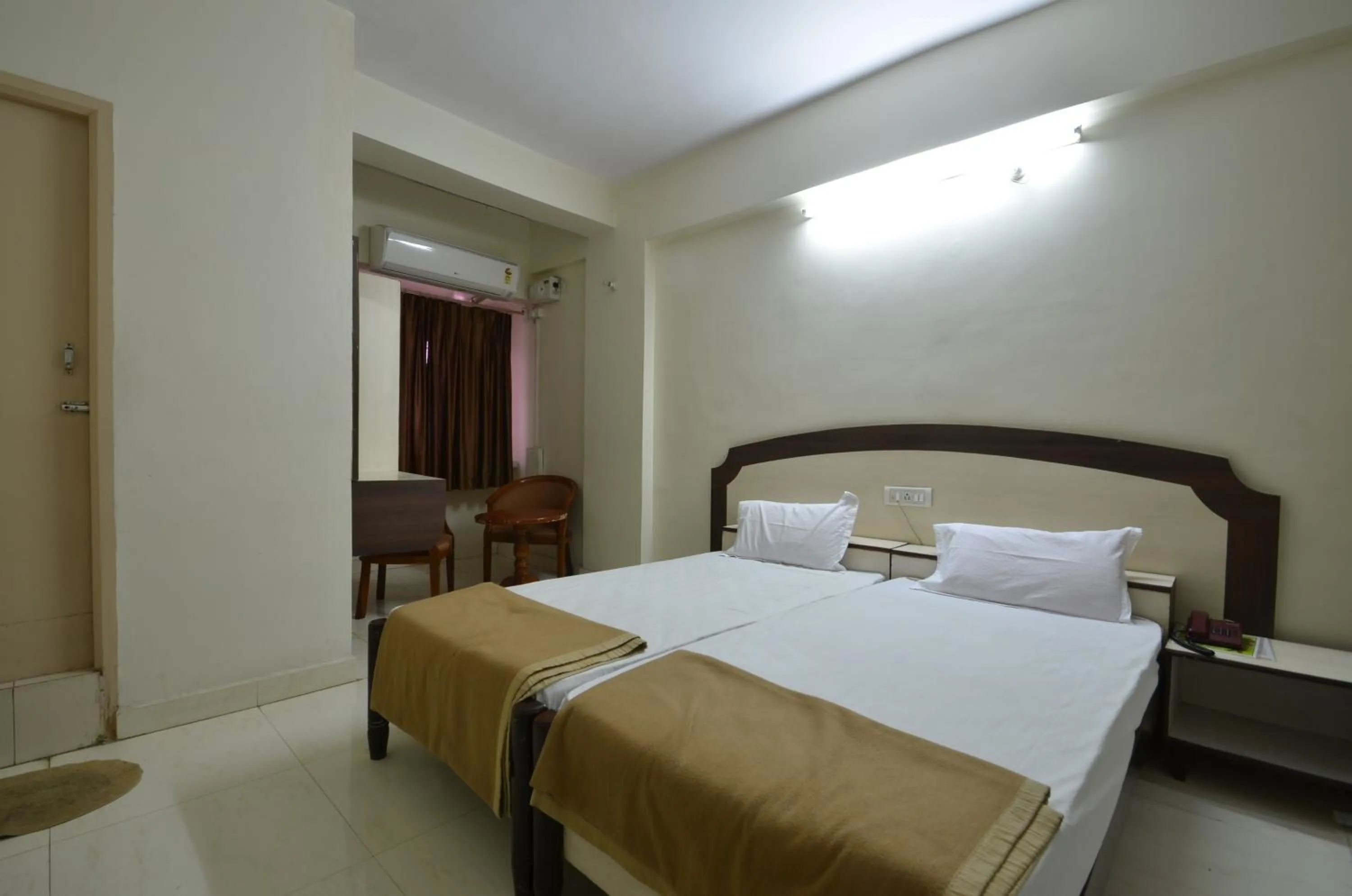 bunk bed, Bed in Hotel Maya Deluxe