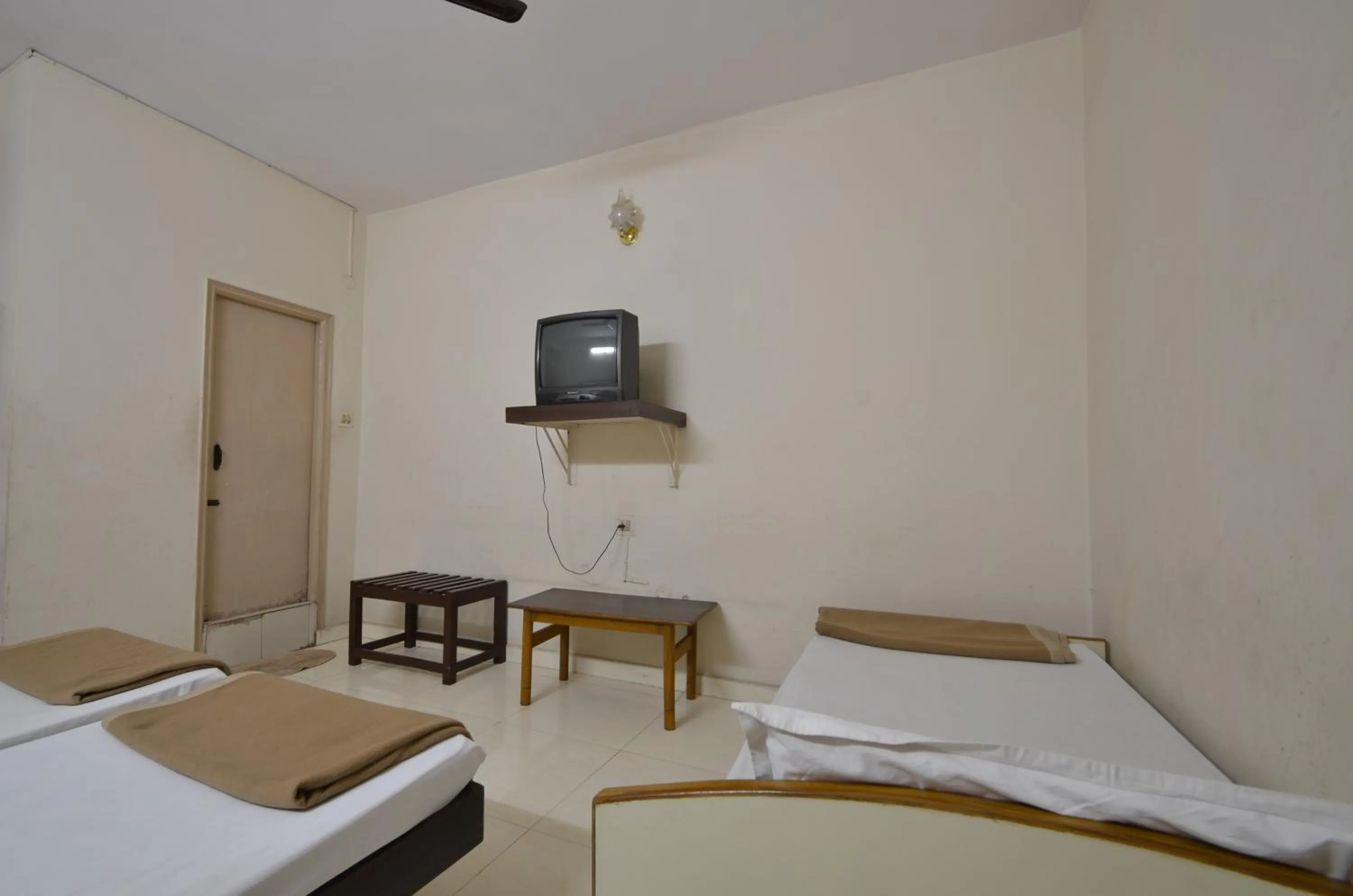 Photo of the whole room, Bed in Hotel Maya Deluxe