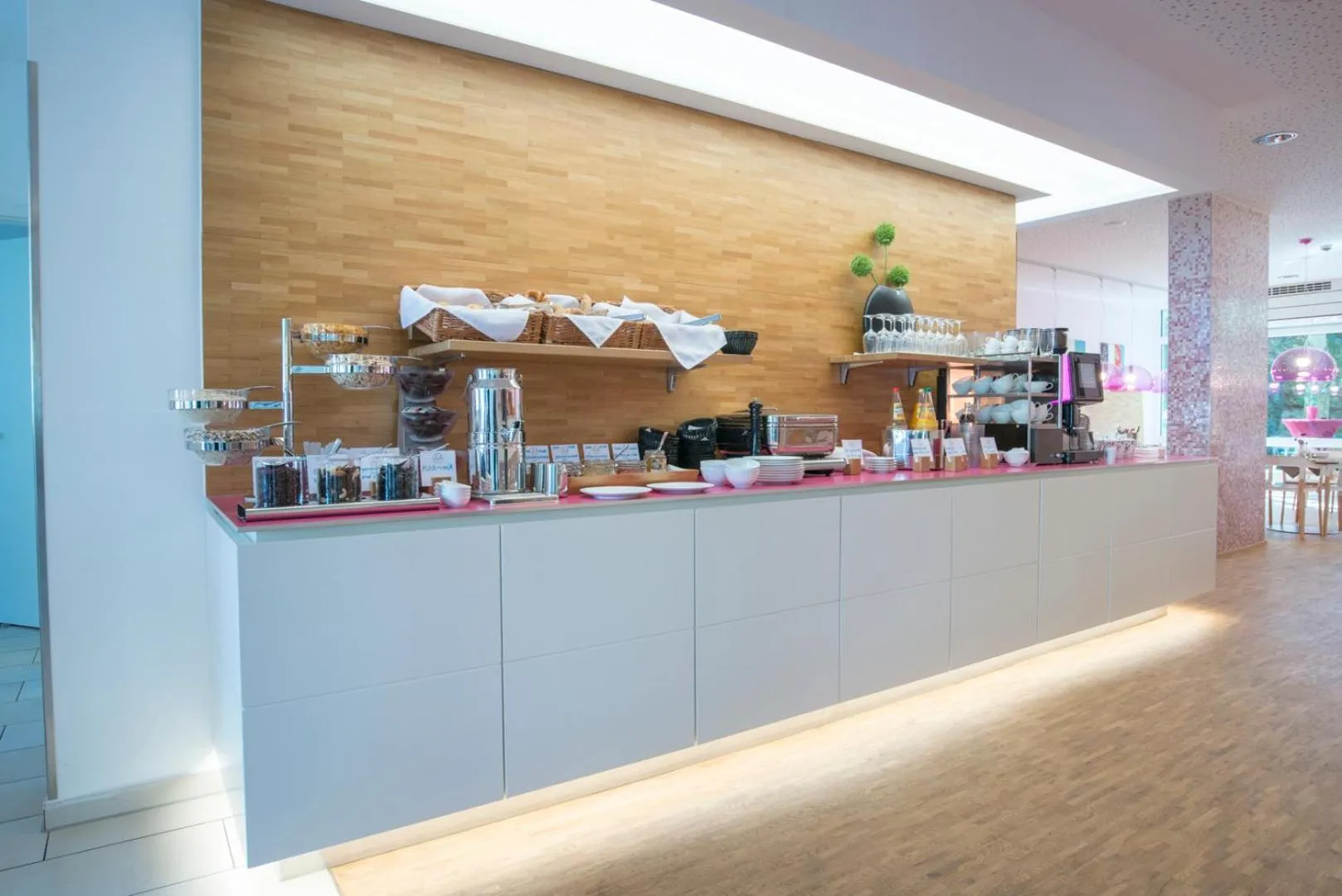 Restaurant/places to eat in fab Hotel