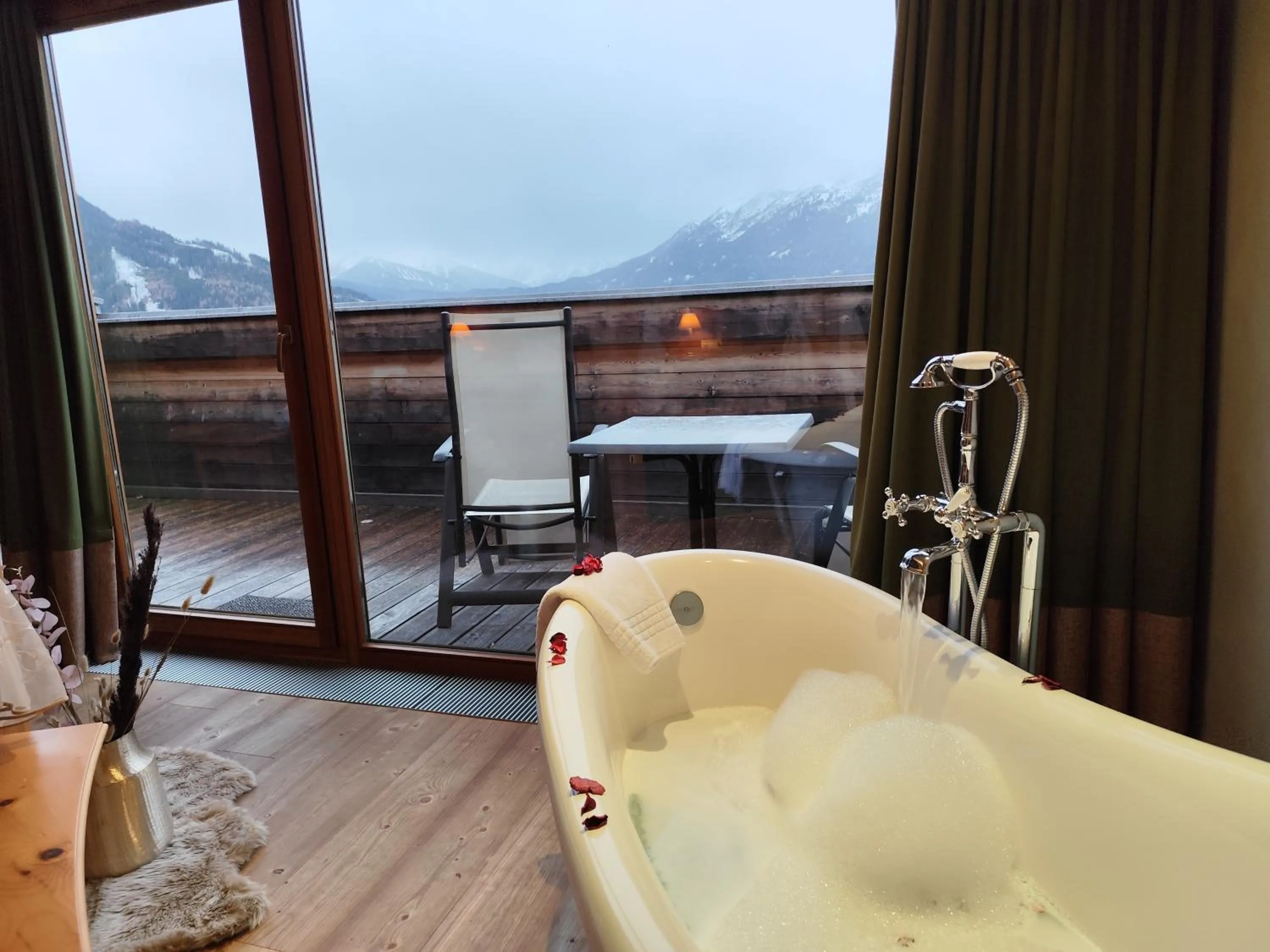 Bath in Wellness Aparthotel Panorama Alpin - Ferienwohnungen Jerzens im Pitztal