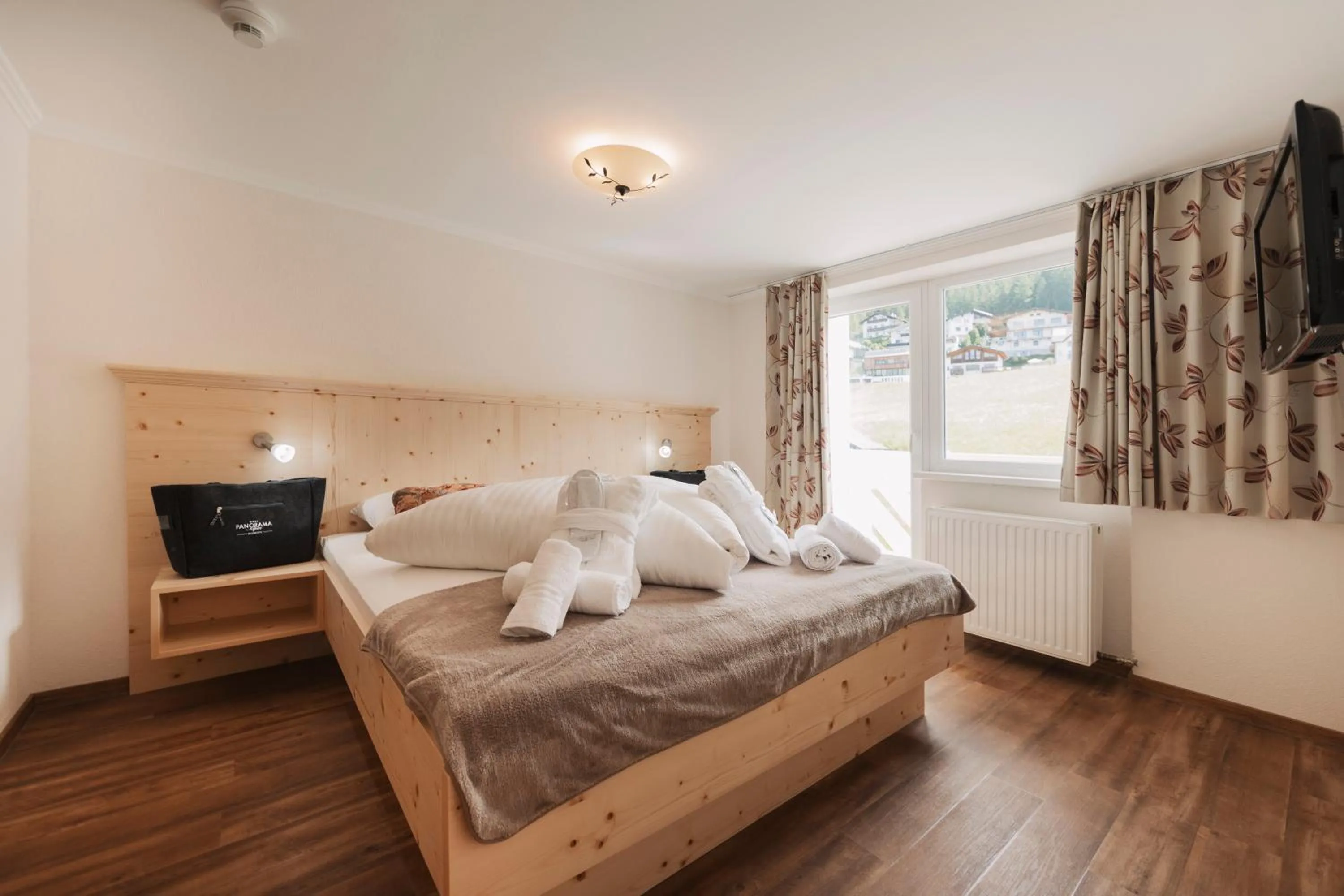 Bedroom, Bed in Wellness Aparthotel Panorama Alpin - Ferienwohnungen Jerzens im Pitztal