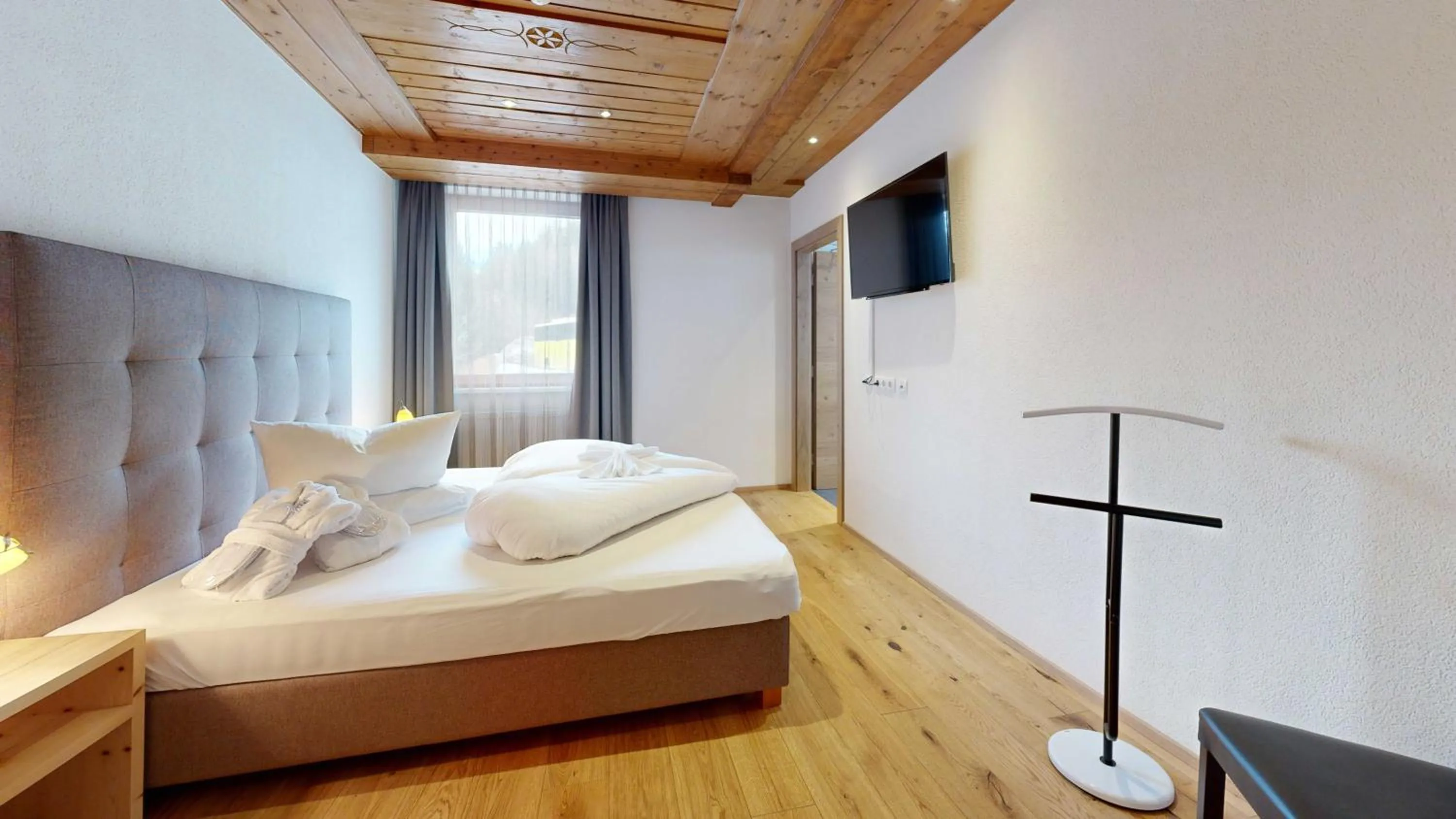 Bed in Wellness Aparthotel Panorama Alpin - Ferienwohnungen Jerzens im Pitztal