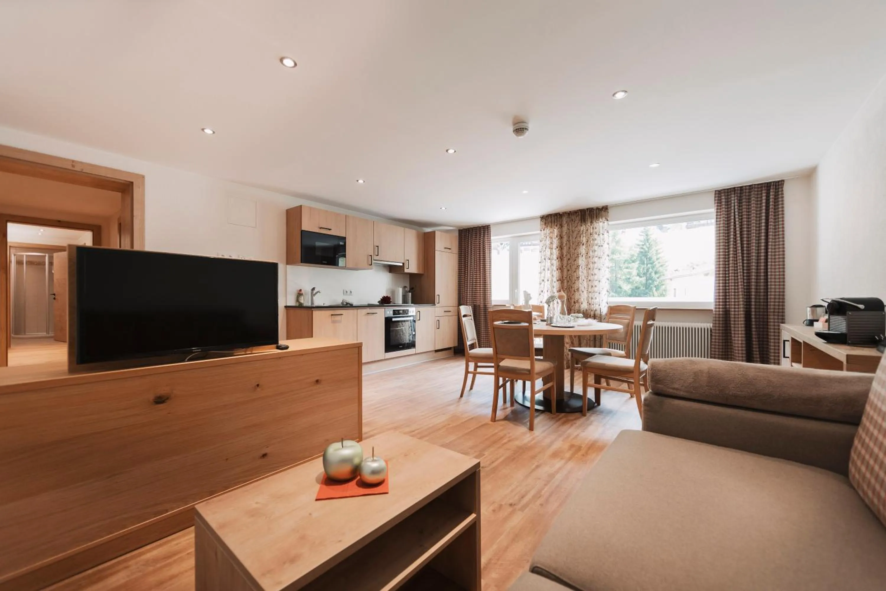 Communal lounge/ TV room in Wellness Aparthotel Panorama Alpin - Ferienwohnungen Jerzens im Pitztal