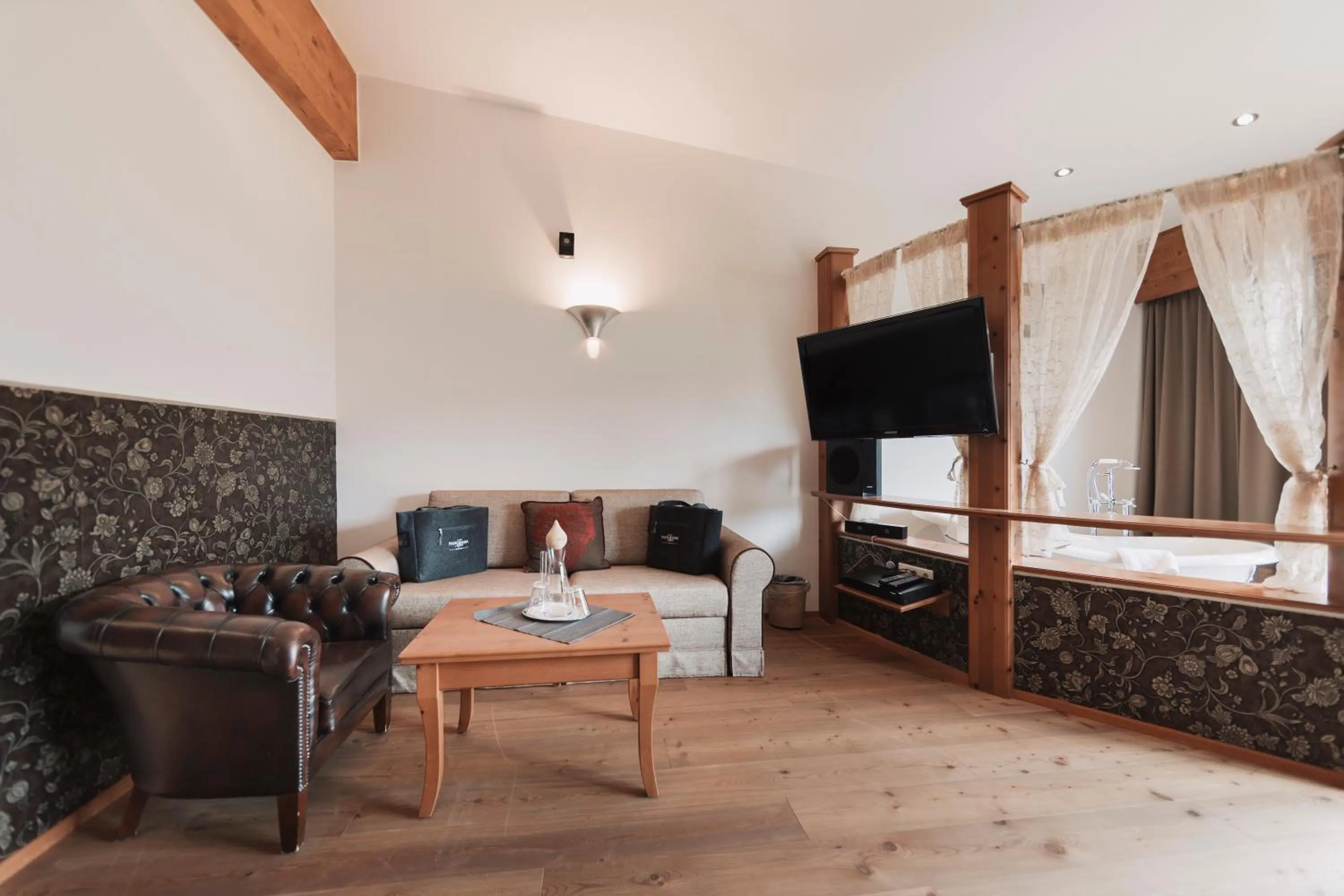 Living room in Wellness Aparthotel Panorama Alpin - Ferienwohnungen Jerzens im Pitztal